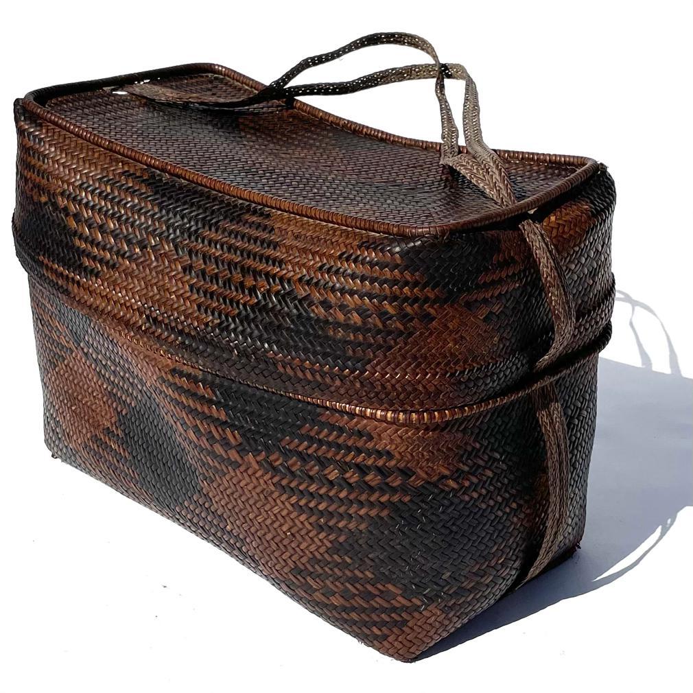 Cesto con coperchio in rattan Iban d'epoca, West Kalimantan in vendita 5