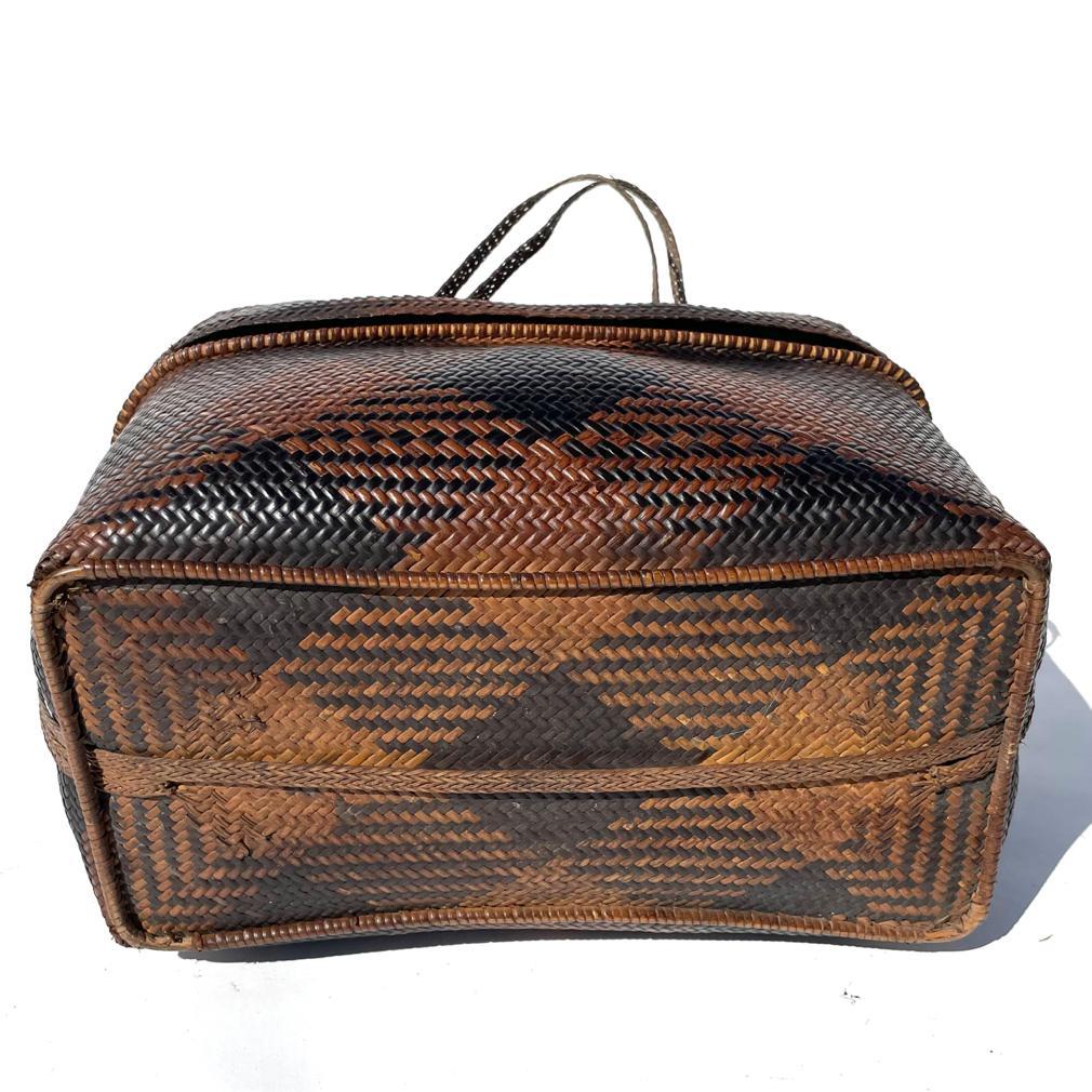 Cesto con coperchio in rattan Iban d'epoca, West Kalimantan in vendita 1
