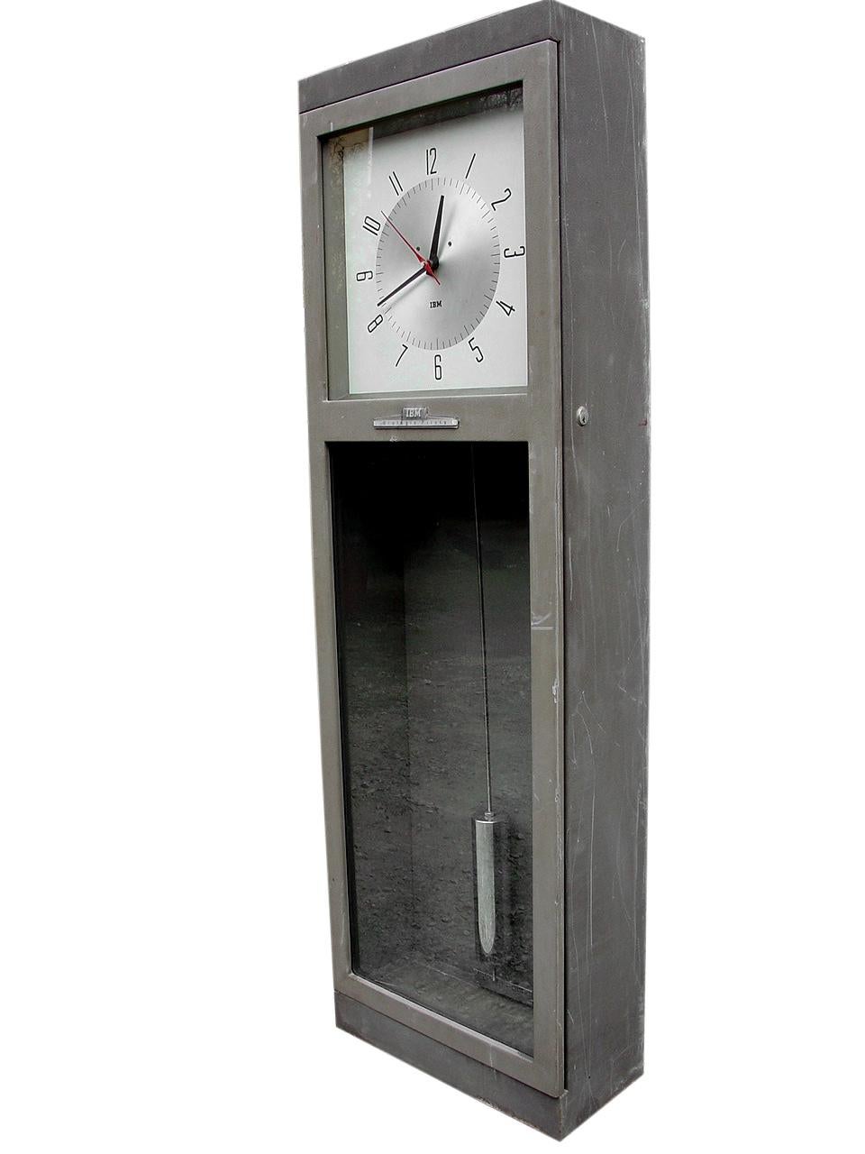 Mid-Century Modern Pendule mécanique longue de maître Ibmm Master, 1960 en vente