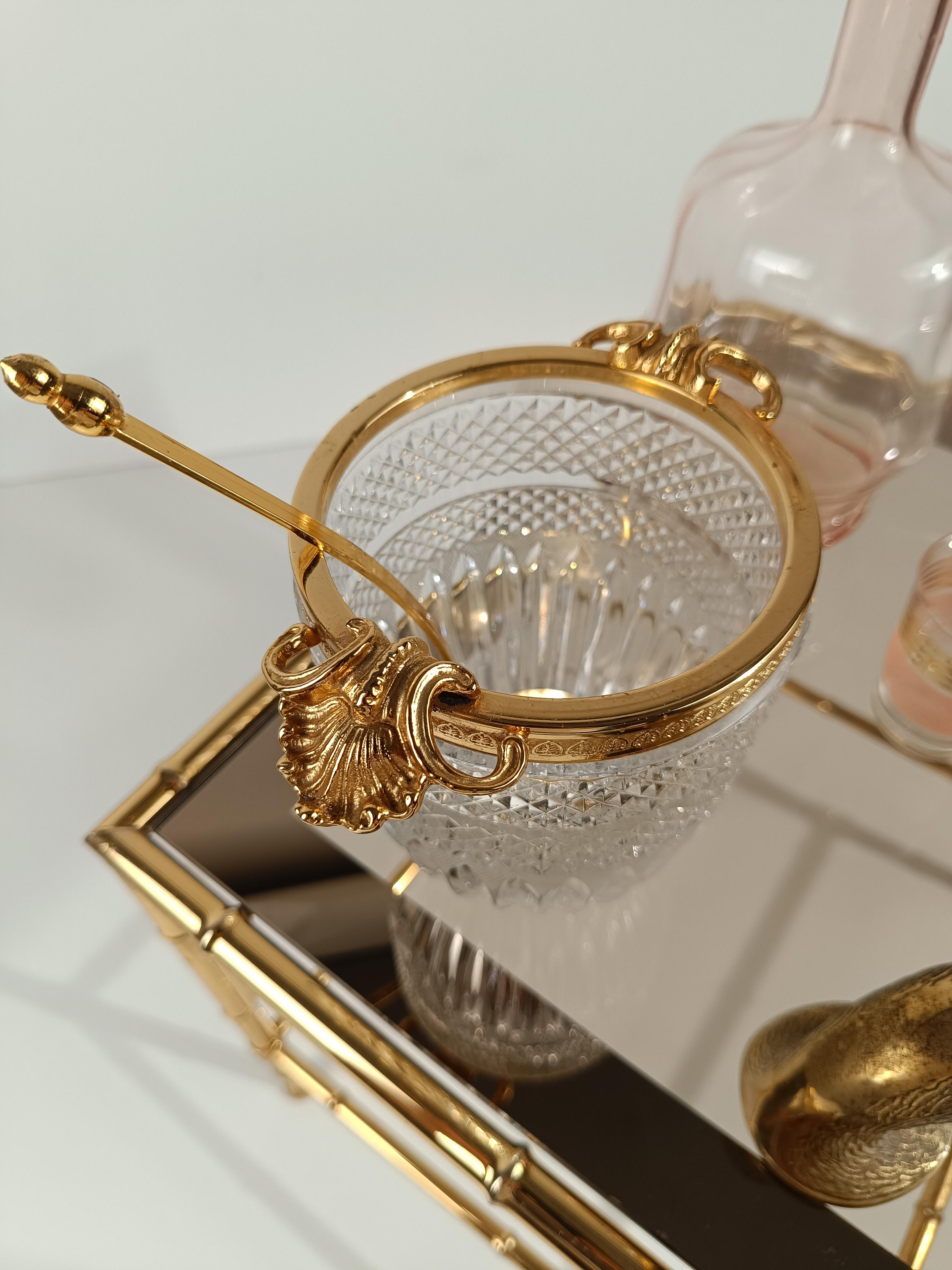 Italian Vintage Ice Bucket in Cut Crystal with gilded metal Shells in Rococo Style For Sale