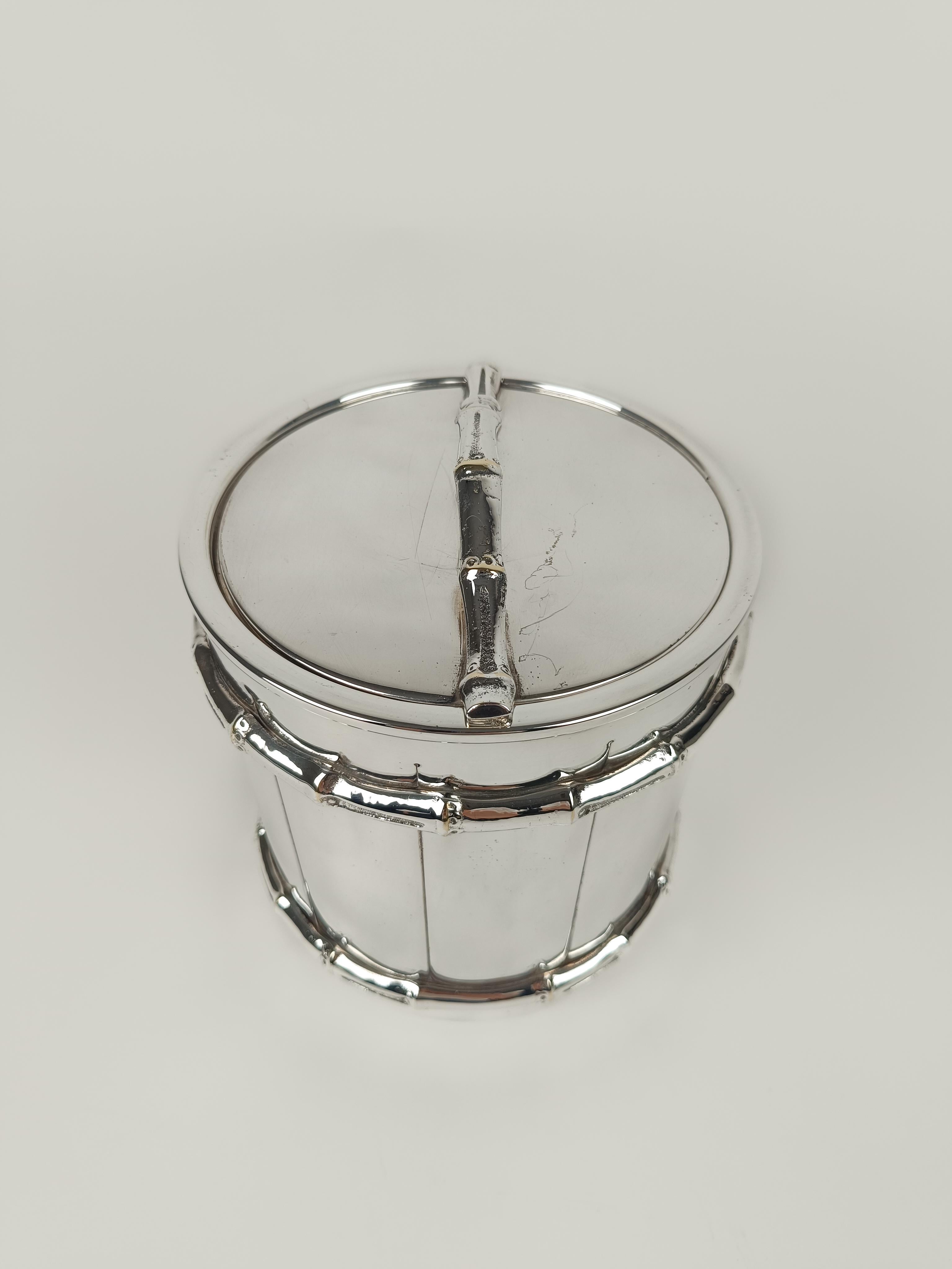 Seau à glace vintage en faux bambou plaqué argent, Maison Baguès Style,  70s en vente 9