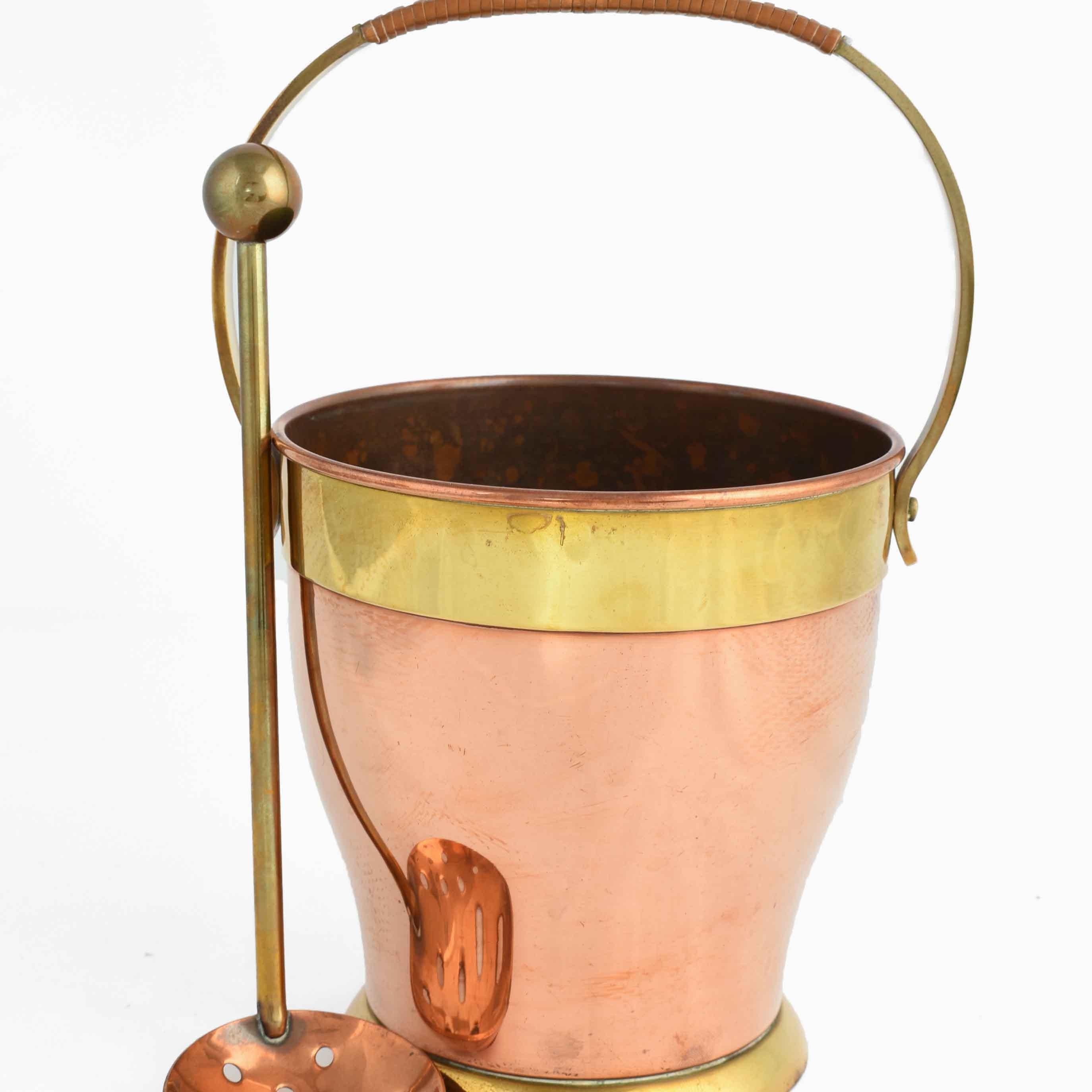 Ice container with spoon is an original metal set realized in the 1950s.

Original copper and brass. 

Made in Germany, created by Harald Buchrucker.

Goog conditions: each with light signs of aging.

Fine piece of design that include an ice