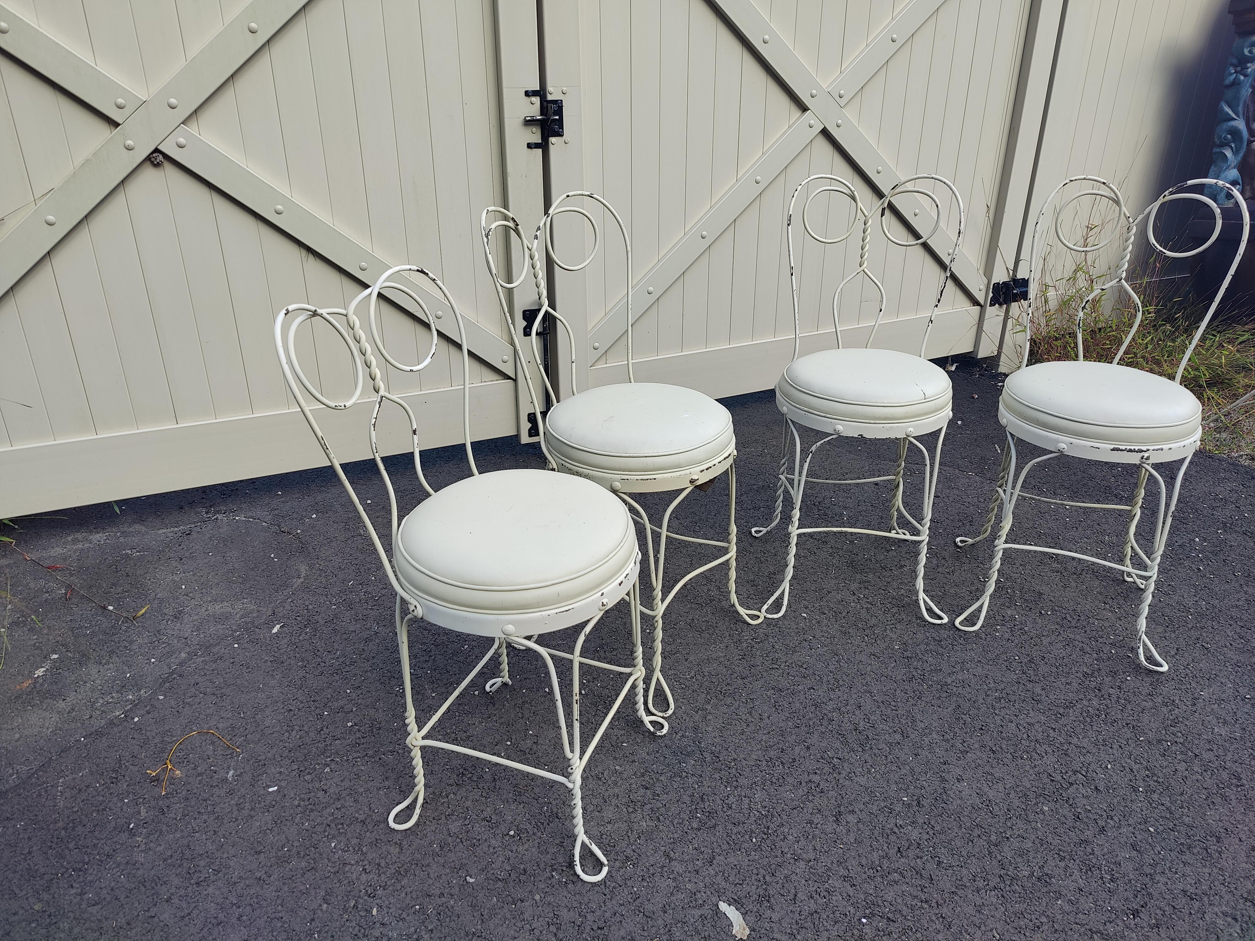 Fauteuils de salon crème glacée vintage Bon état - En vente à Brooklyn, NY