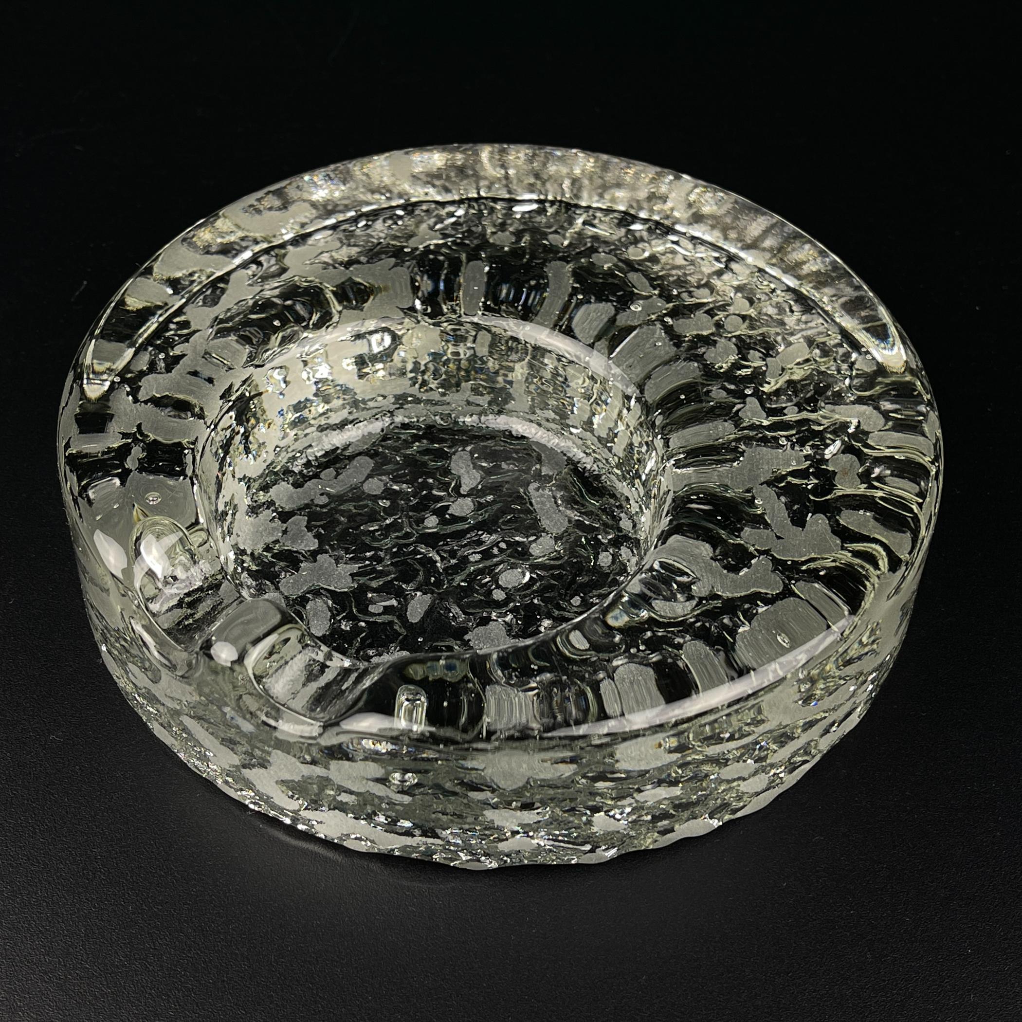 Cendrier vintage en verre à glace par Kosta Boda, Suède, années 1970 en vente 9