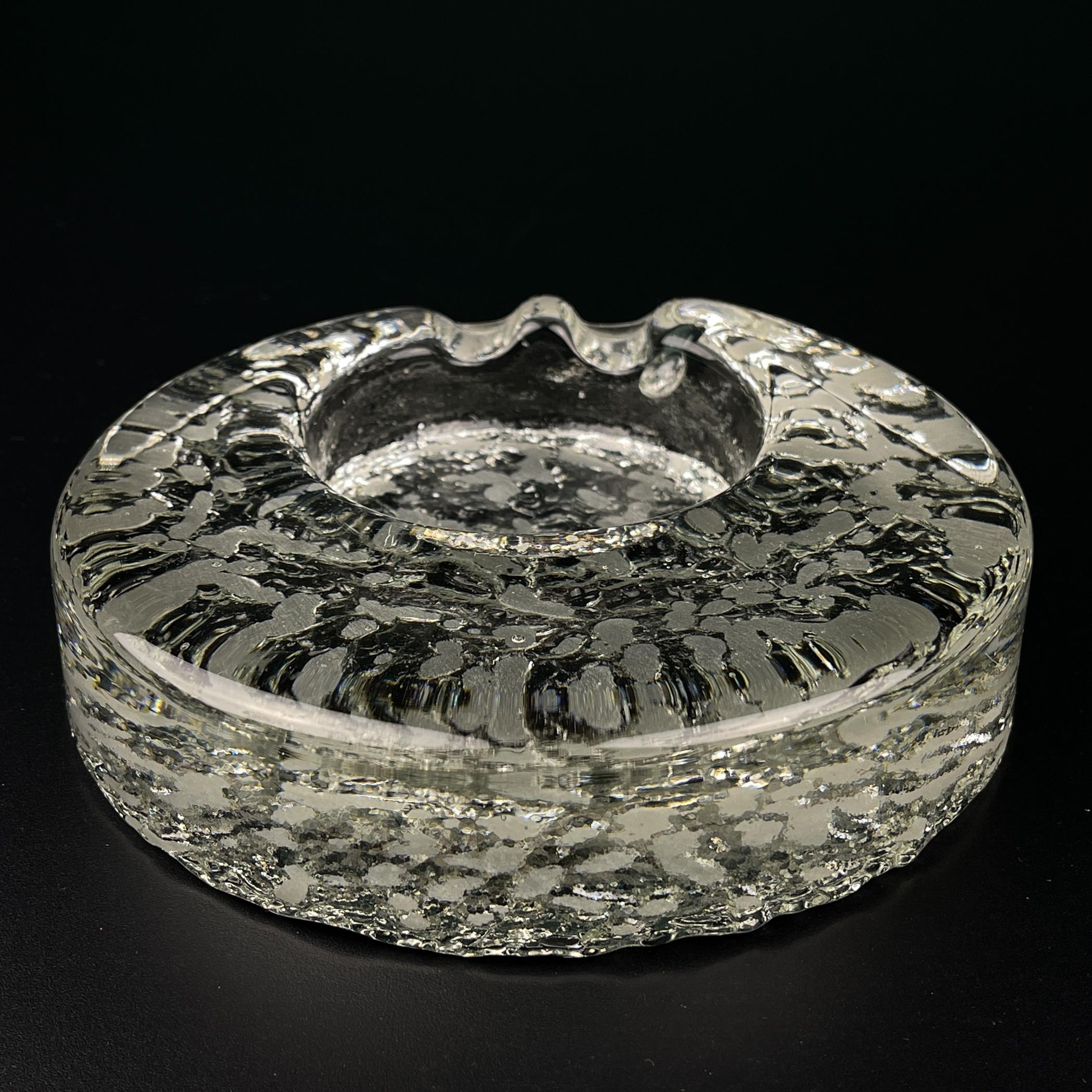 Cendrier vintage en verre à glace par Kosta Boda, Suède, années 1970 en vente 1