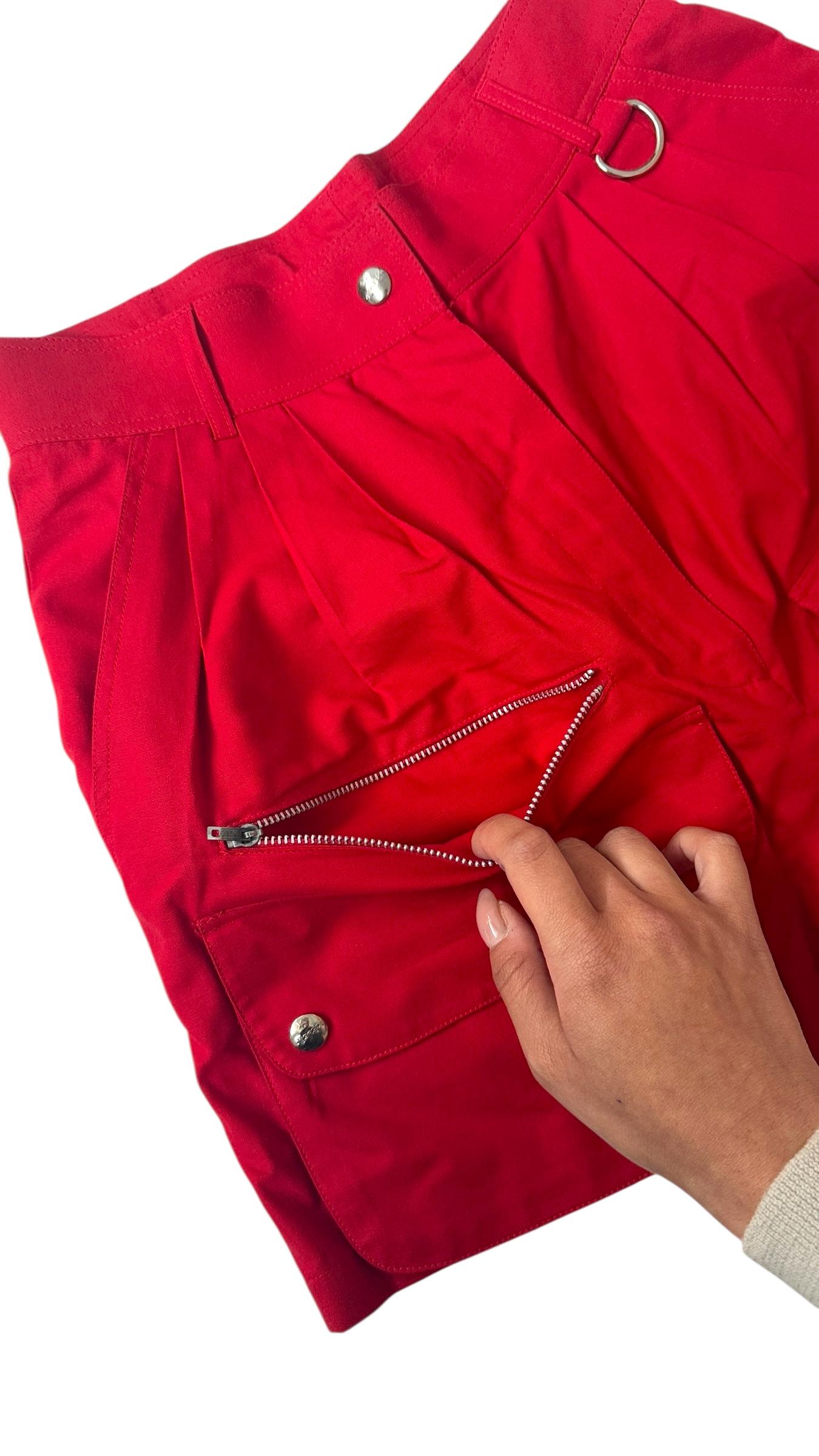 Add a bold, sporty edge to your wardrobe with these vintage Iceberg red cotton shorts, crafted in Italy with the brand’s signature fusion of luxury and streetwear. These shorts feature a tailored yet relaxed silhouette, with sharp pleats, oversized