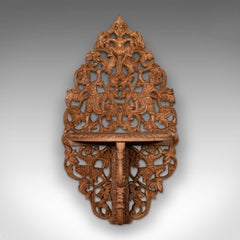 Vintage-Ikon-Regal, Balinesisches, geschnitztes Teakholz, Wandleuchter, Ausstellungsraum, Art déco, 1940