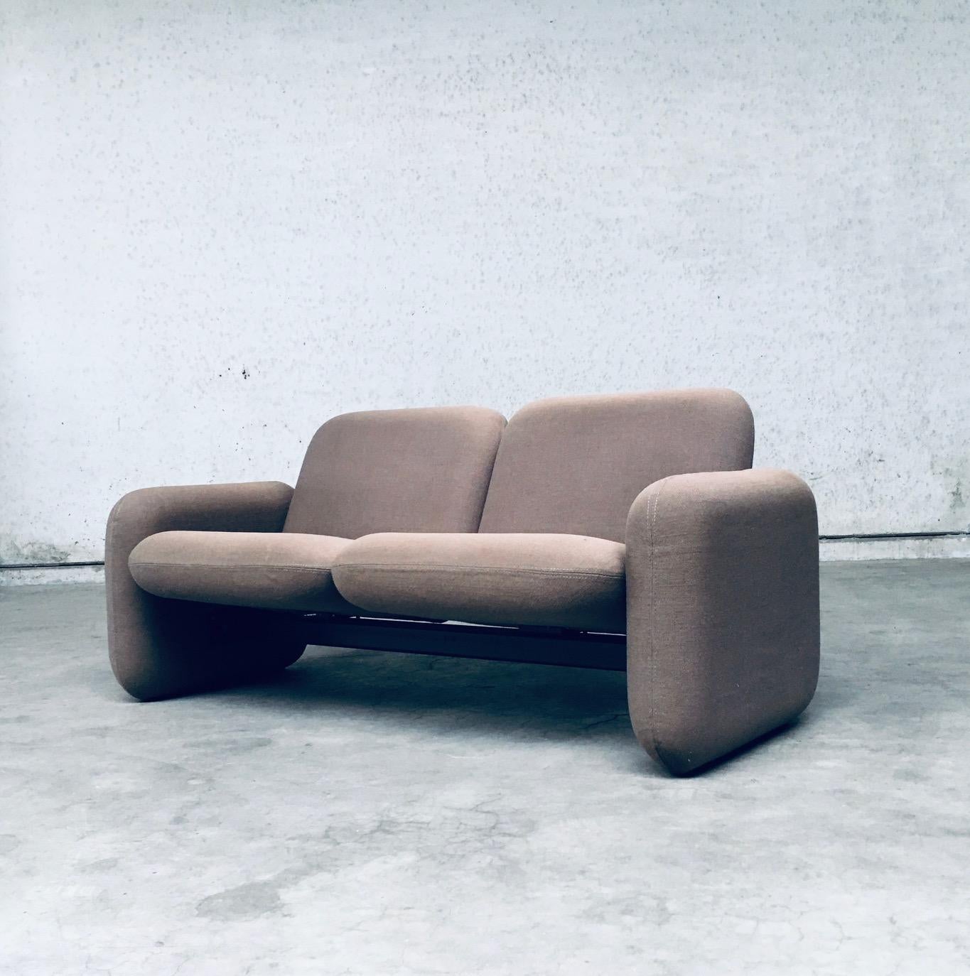 Vintage Iconic 1970s Chiclet Sofa by Ray Wilkes for Herman Miller In Fair Condition In Oud-Turnhout, VAN