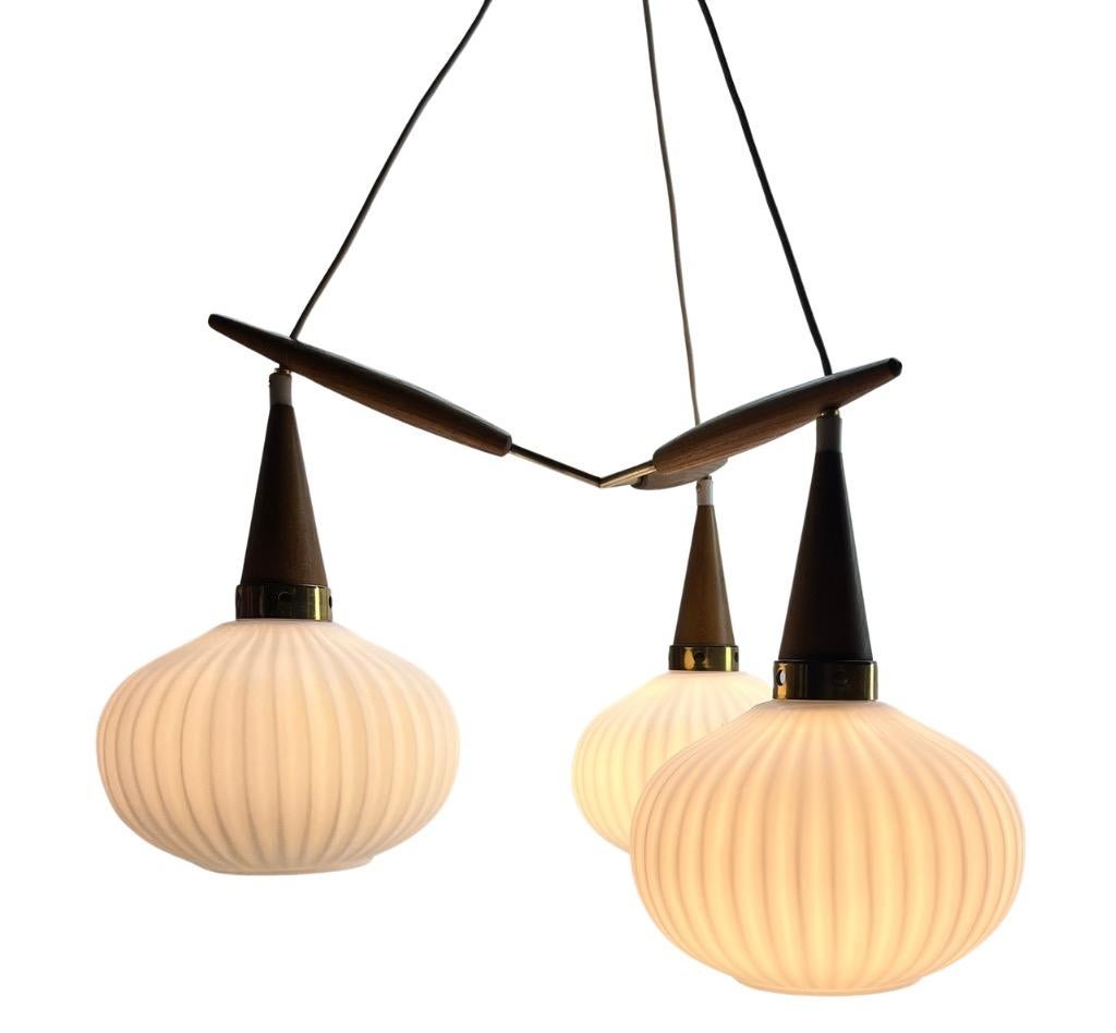 Milieu du XXe siècle Lampe Cascade vintage emblématique à 3 globes par Massive Belgium, années 1960 en vente