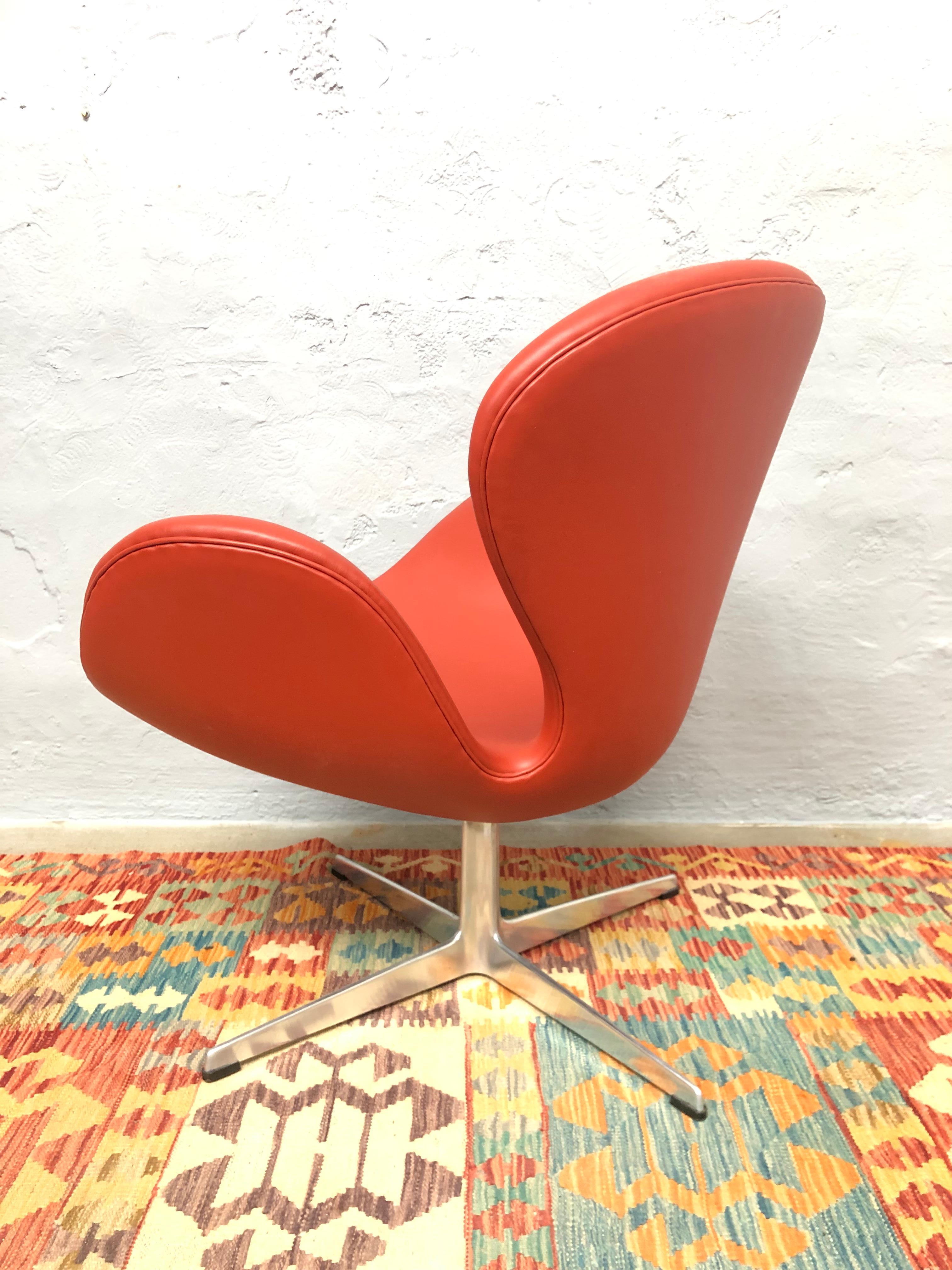Vintage Iconic First Edition Arne Jacobsen 3320 Lounge Chair Designed in 1958 2