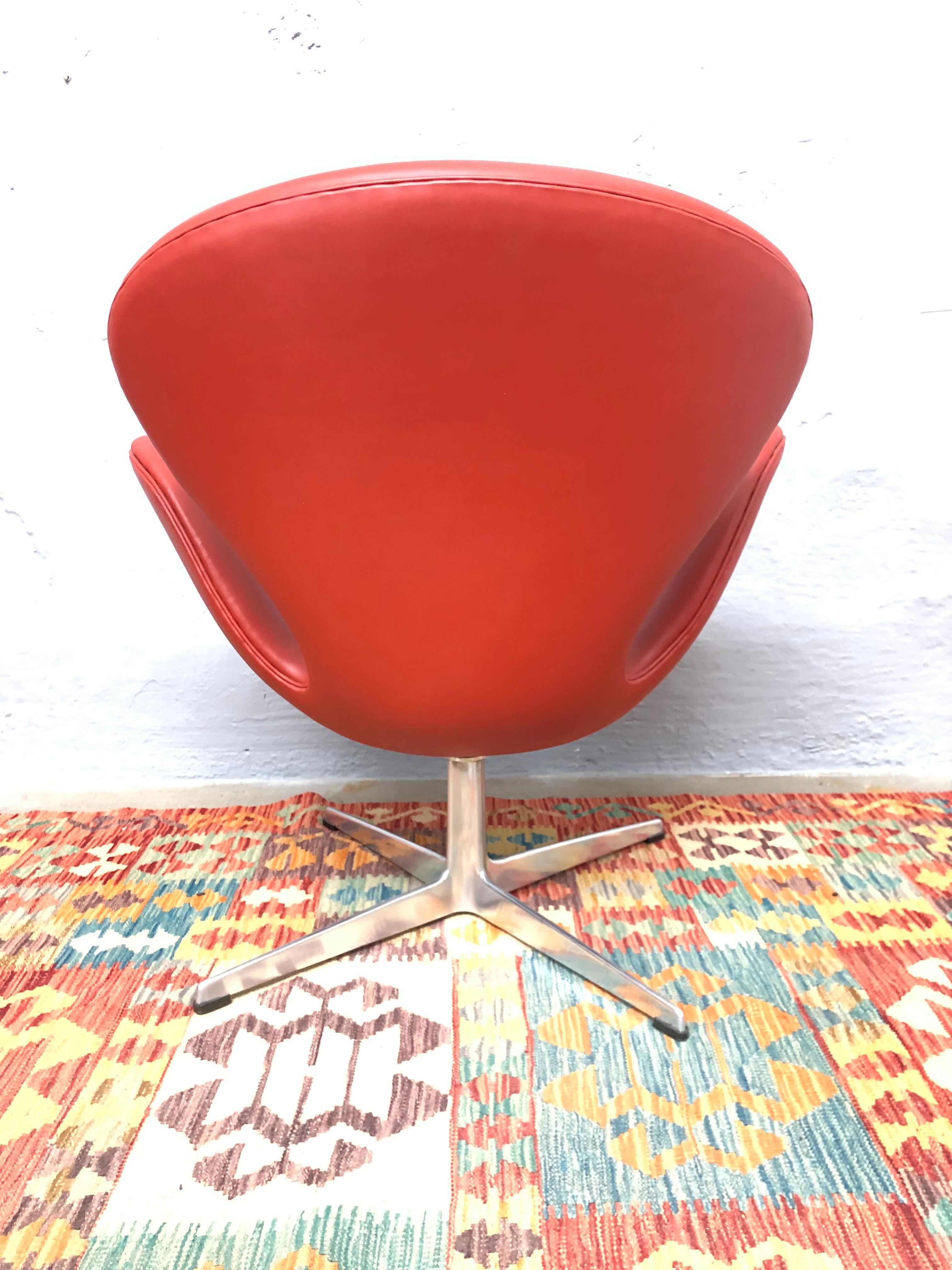 Vintage Iconic First Edition Arne Jacobsen 3320 Lounge Chair Designed in 1958 3