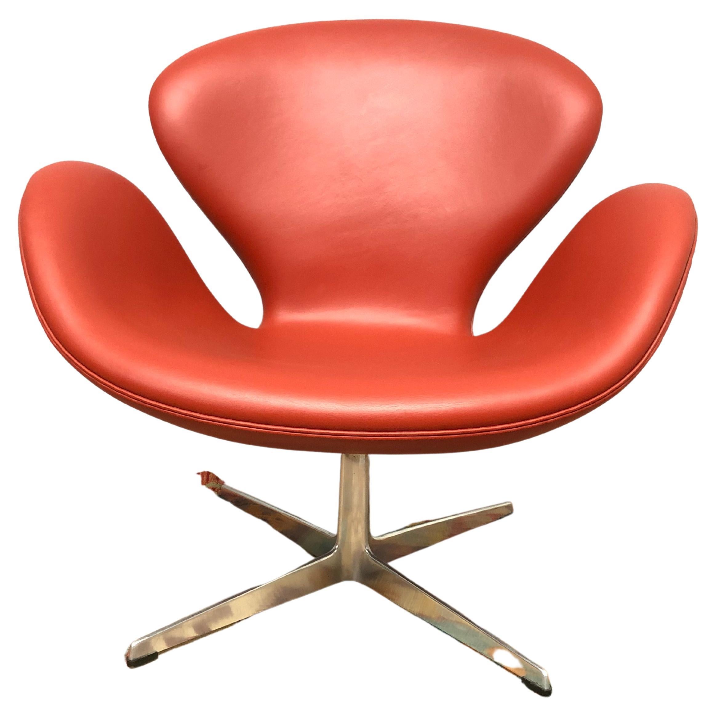 Vintage Iconic First Edition Arne Jacobsen 3320 Lounge Chair Designed in  1958 For Sale at 1stDibs