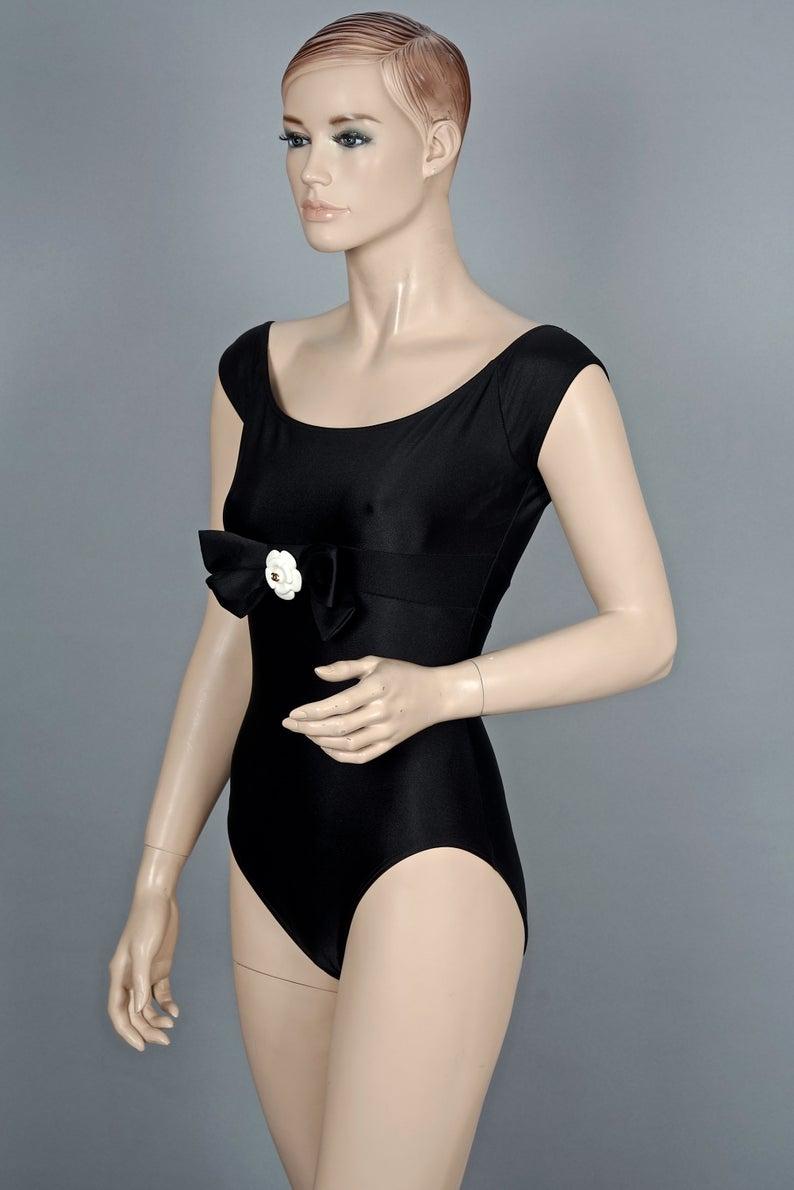 Vintage Iconic CHANEL Camellia Flower Bow Bathing Suit Swimsuit Bodysuit In Good Condition In Kingersheim, Alsace