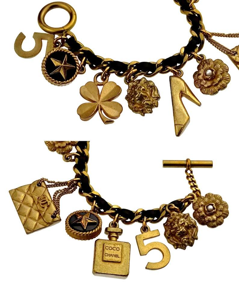 Vintage Iconic CHANEL Lucky Charm Leather Chain Bracelet In Good Condition In Kingersheim, Alsace