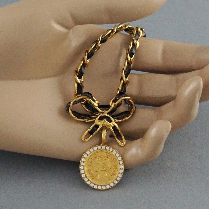 Vintage Iconic CHANEL Medallion Rhinestone Leather Chain Bow Choker Necklace 1