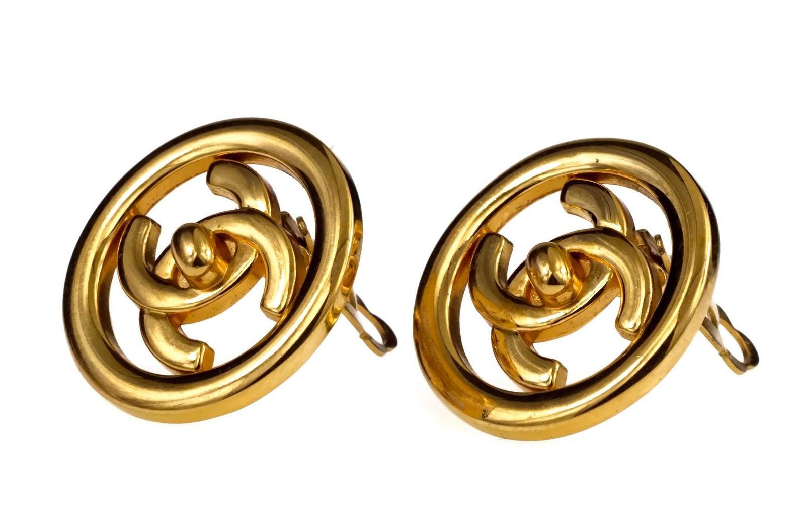 Vintage Iconic CHANEL Turnlock Openwork Earrings

Measurements:
Height: 0.94 inch (2.4 cm)
Width: 0.94 inch (2.4 cm)
Weight per Earring: 5 grams

Features:
- 100% Authentic CHANEL.
- Openwork disc with conic CC turnlock.
- Signed CHANEL 97 CC P Made