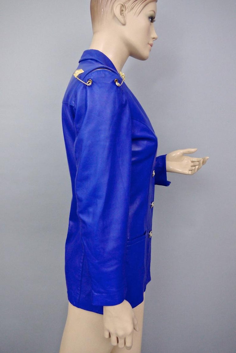 Vintage Iconic GIANNI VERSACE VERSUS Safety Pin Blue ... (768 x 1149 Pixel)