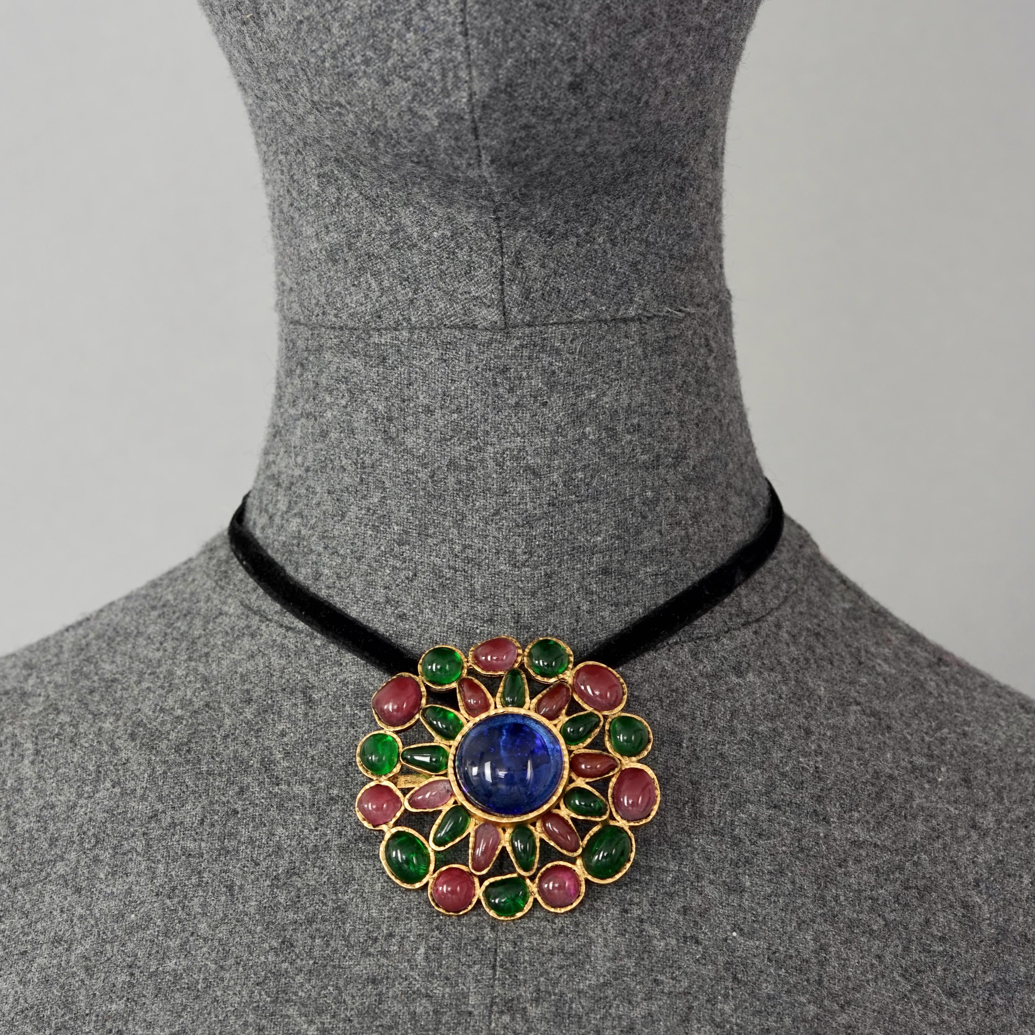 Vintage Iconic GRIPOIX Green Red Blue Flower Pendant Brooch In Excellent Condition For Sale In Kingersheim, Alsace