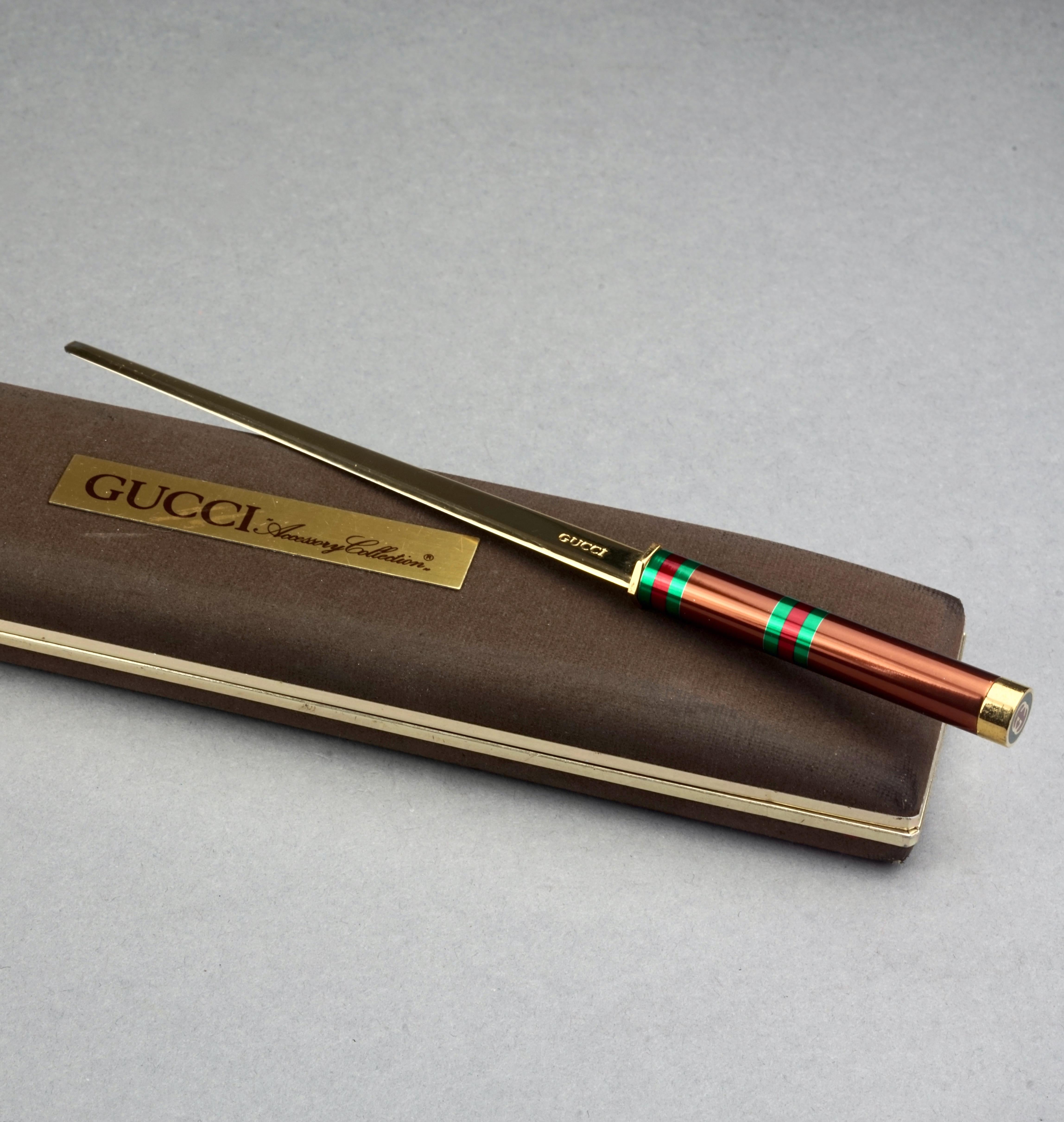 Vintage Iconic GUCCI Logo Enamel Letter Opener

Measurements:
Diameter: 0.39 inch (1 cm)
Length: 7.28 inches (18.5 cm)

Features:
- 100% Authentic GUCCI.
- Iconic enamel Gucci letter opener.
- Classic GUCCI green and red stripe on brown