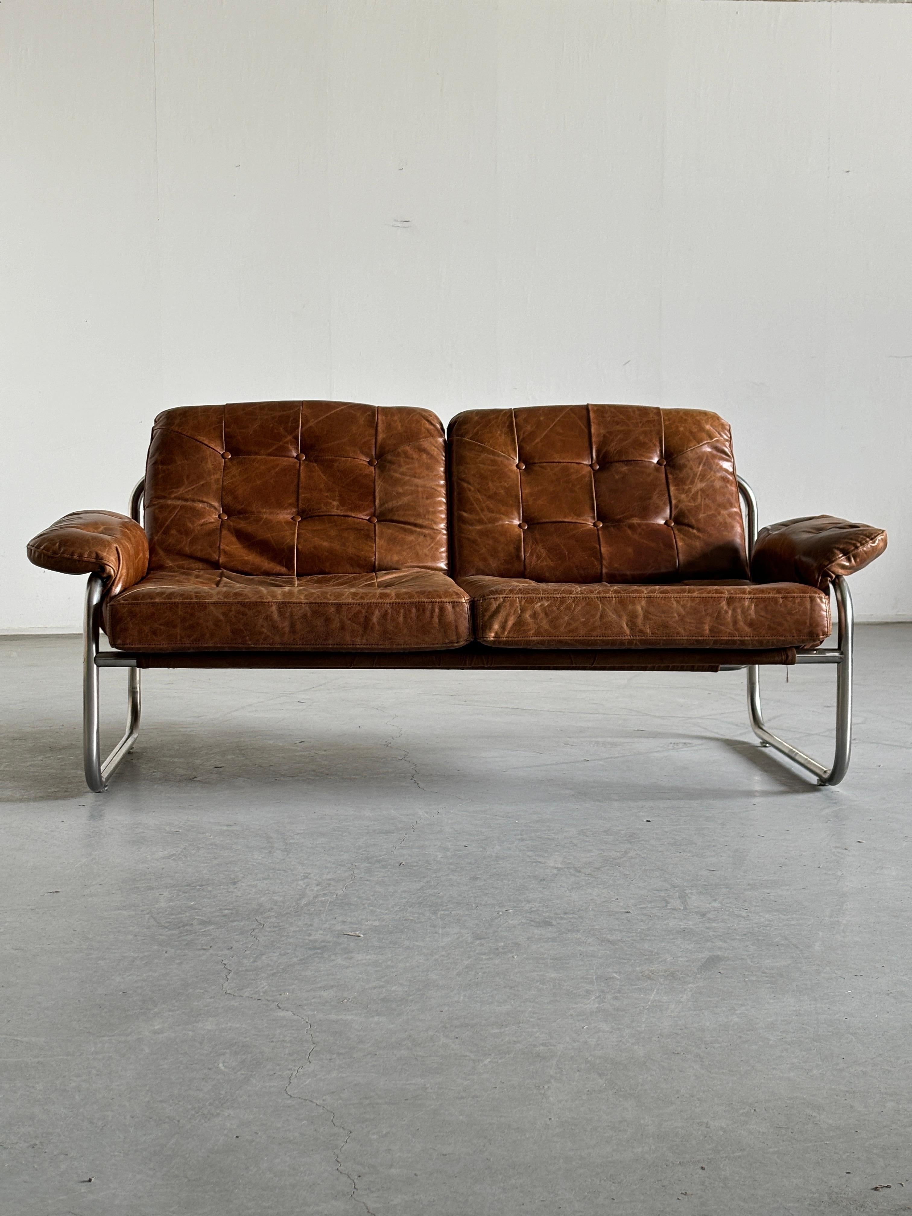 Icónico sofá vintage Ikea de cuero marrón 