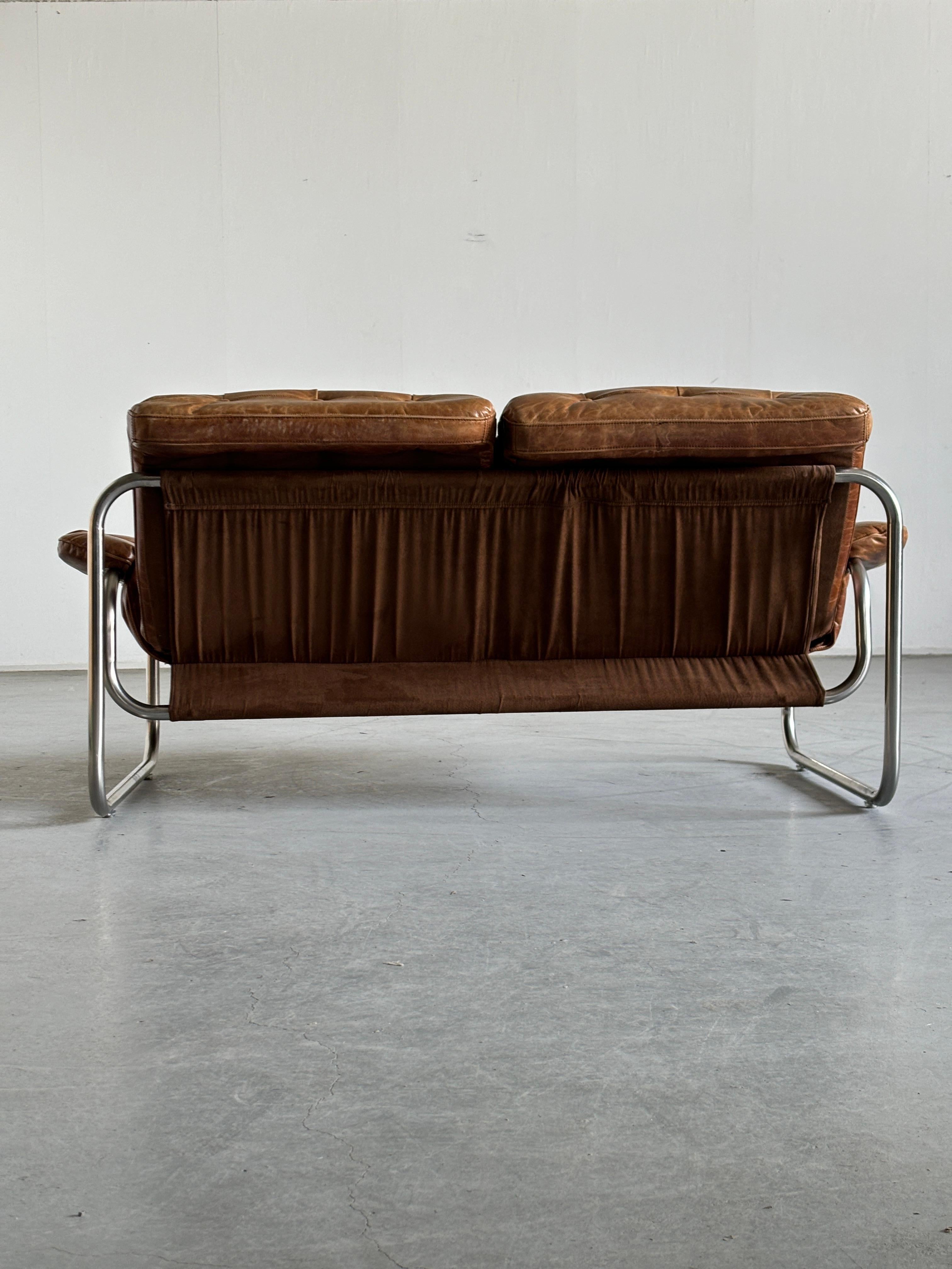 Icónico sofá vintage Ikea de cuero marrón 
