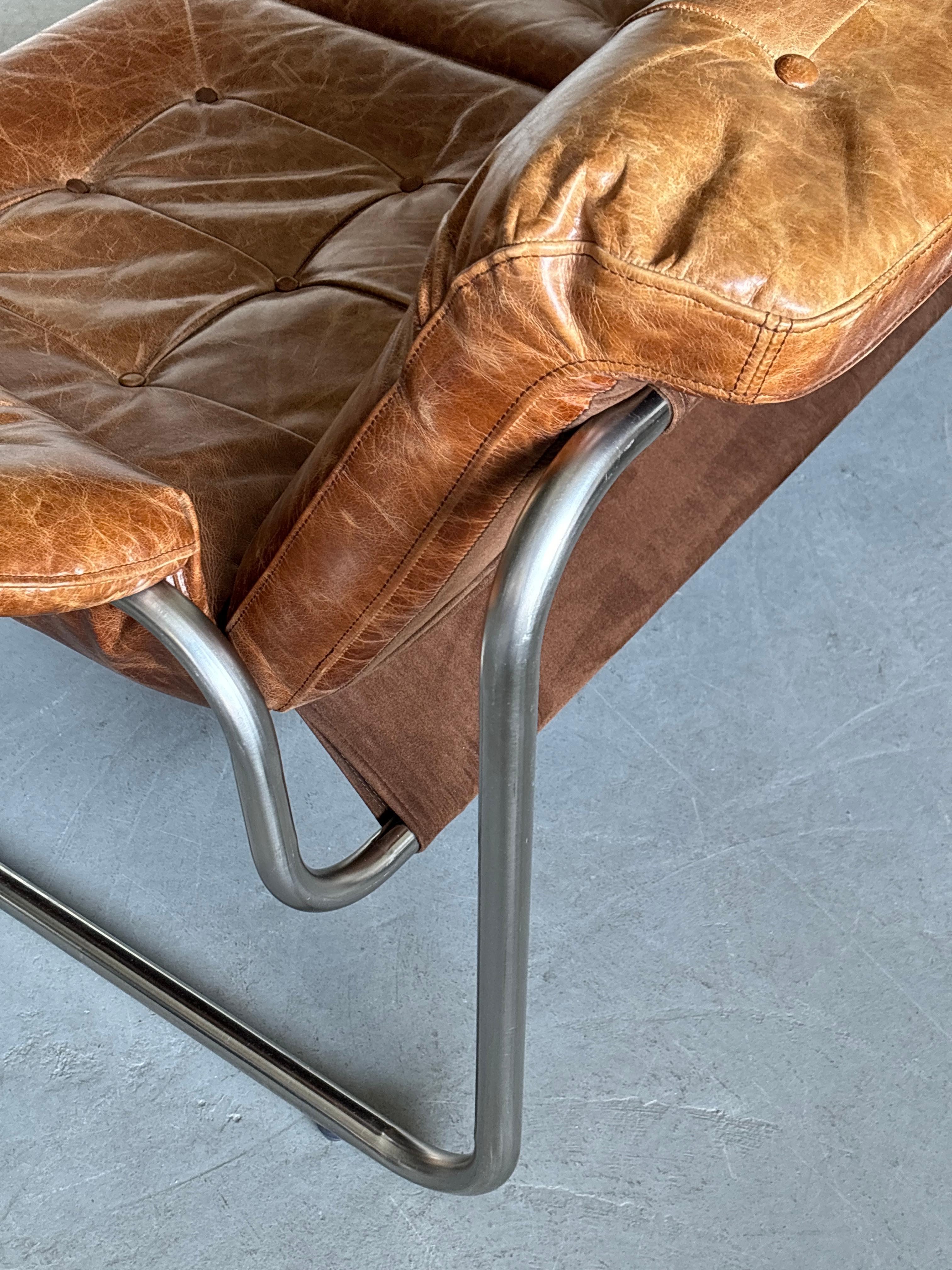 Icónico sofá vintage Ikea de cuero marrón 