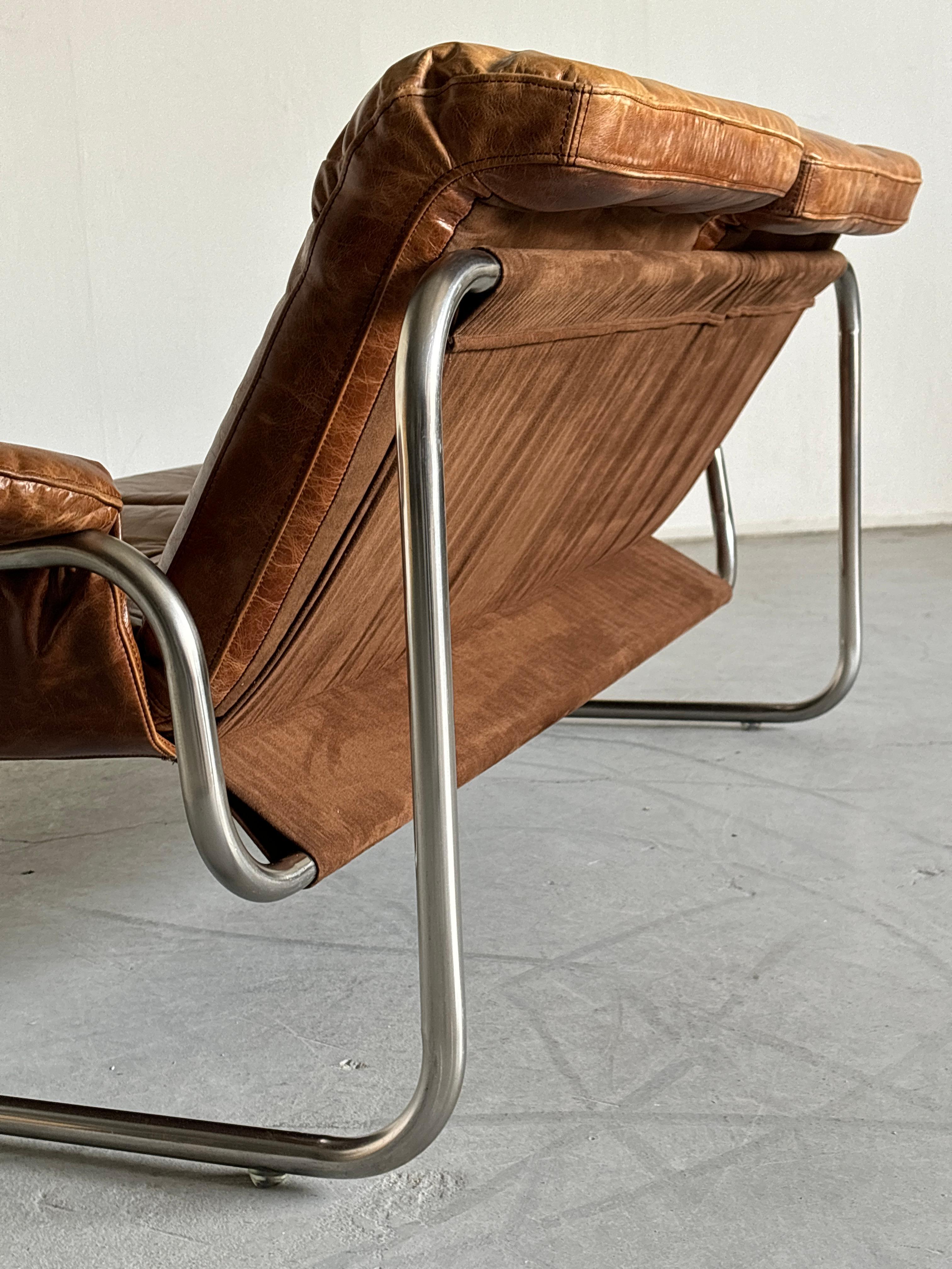 Icónico sofá vintage Ikea de cuero marrón 