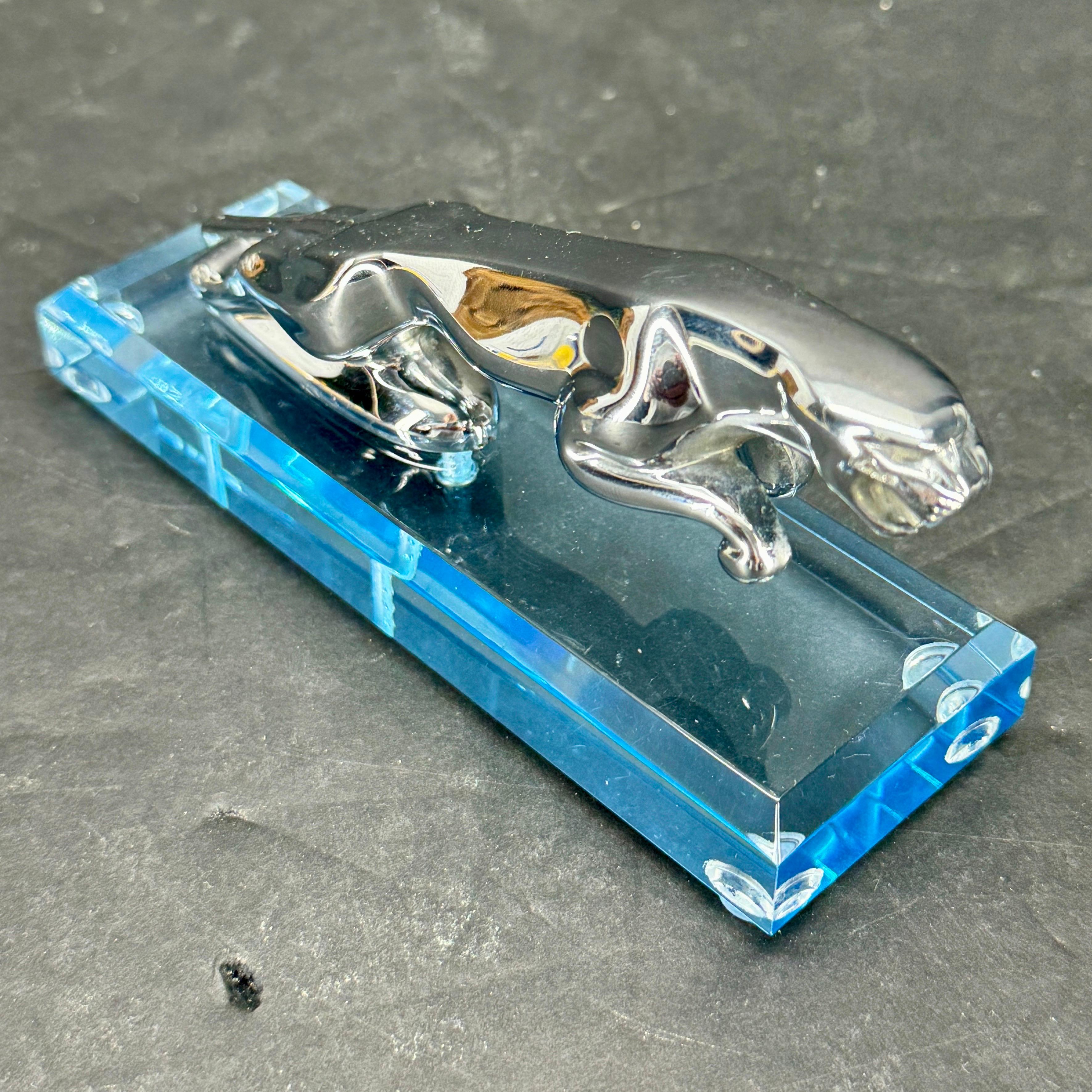 XX secolo Mascotte d'epoca per il cappuccio dell'auto Jaguar su base in lucite in vendita