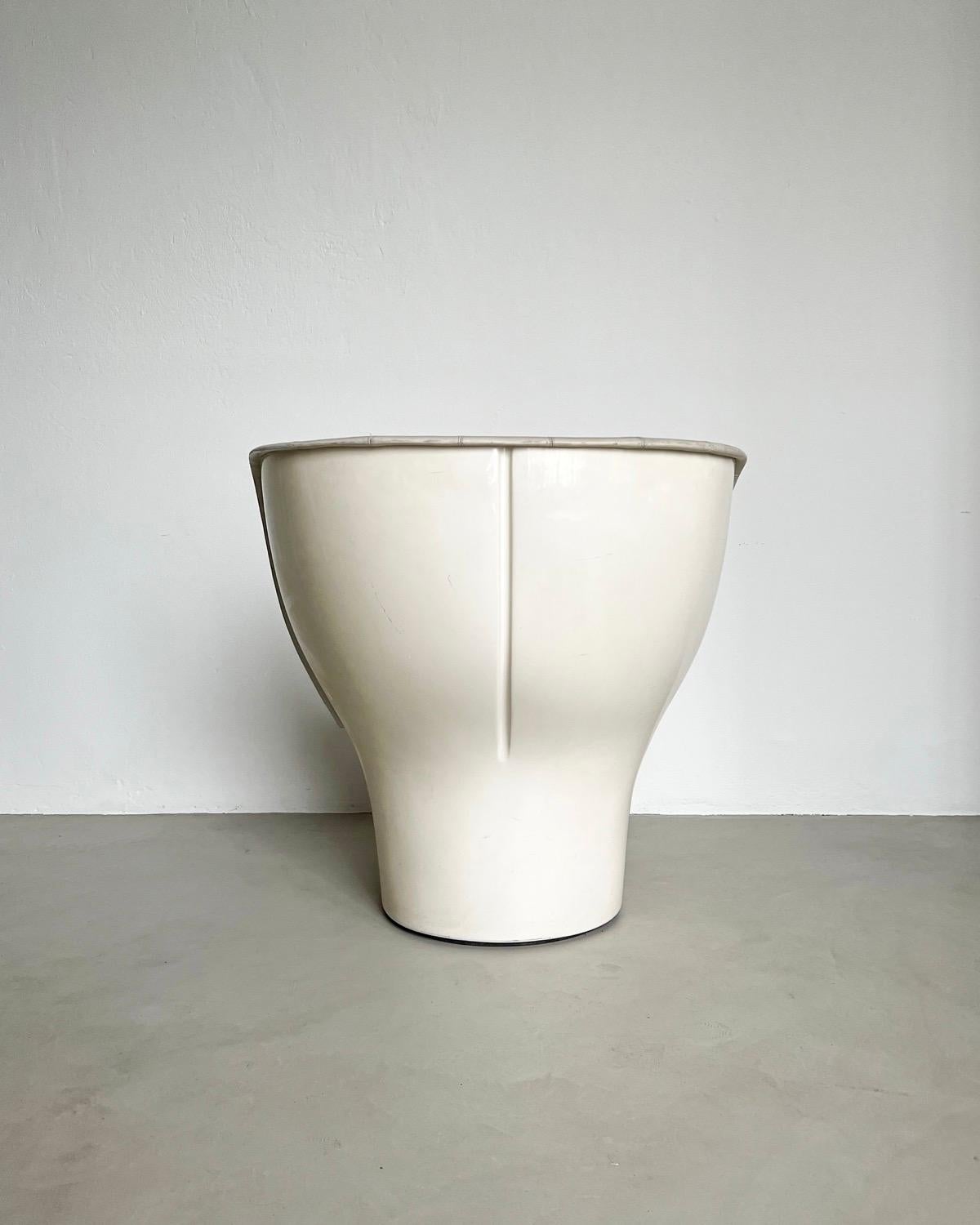 Fauteuil vintage emblématique Joe Colombo Elda, ère spatiale italienne, cuir blanc en vente 5