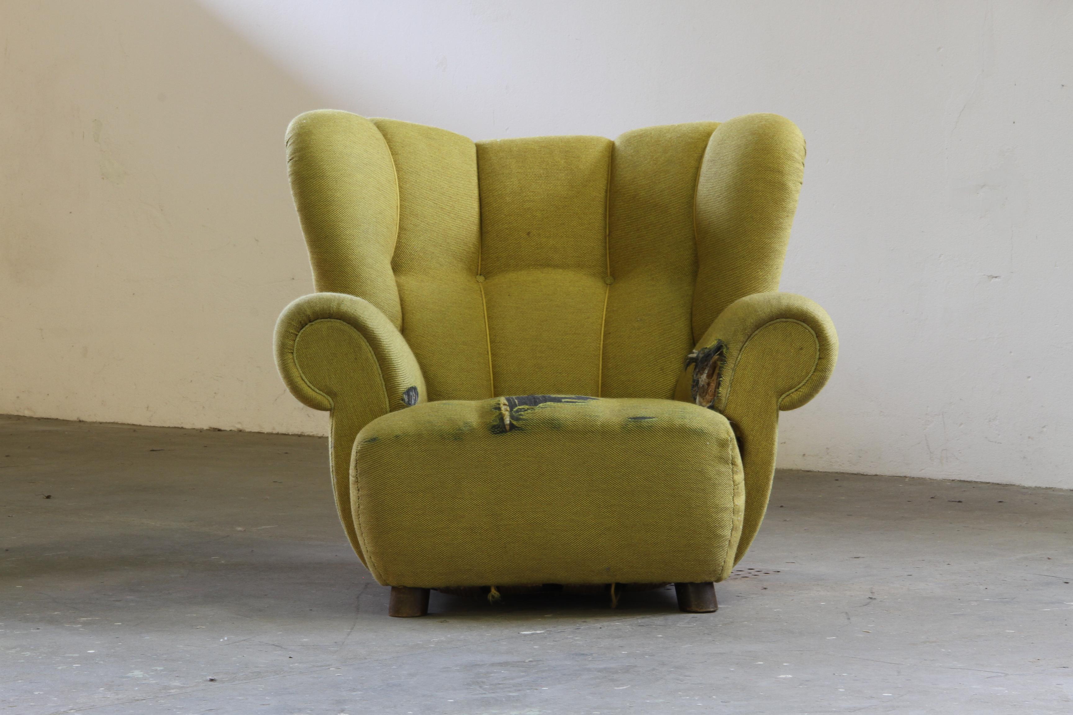 Vintage Iconic Large upholstered Lounge / Easy Chair From Denmark 1930’s Moderno de mediados de siglo en venta