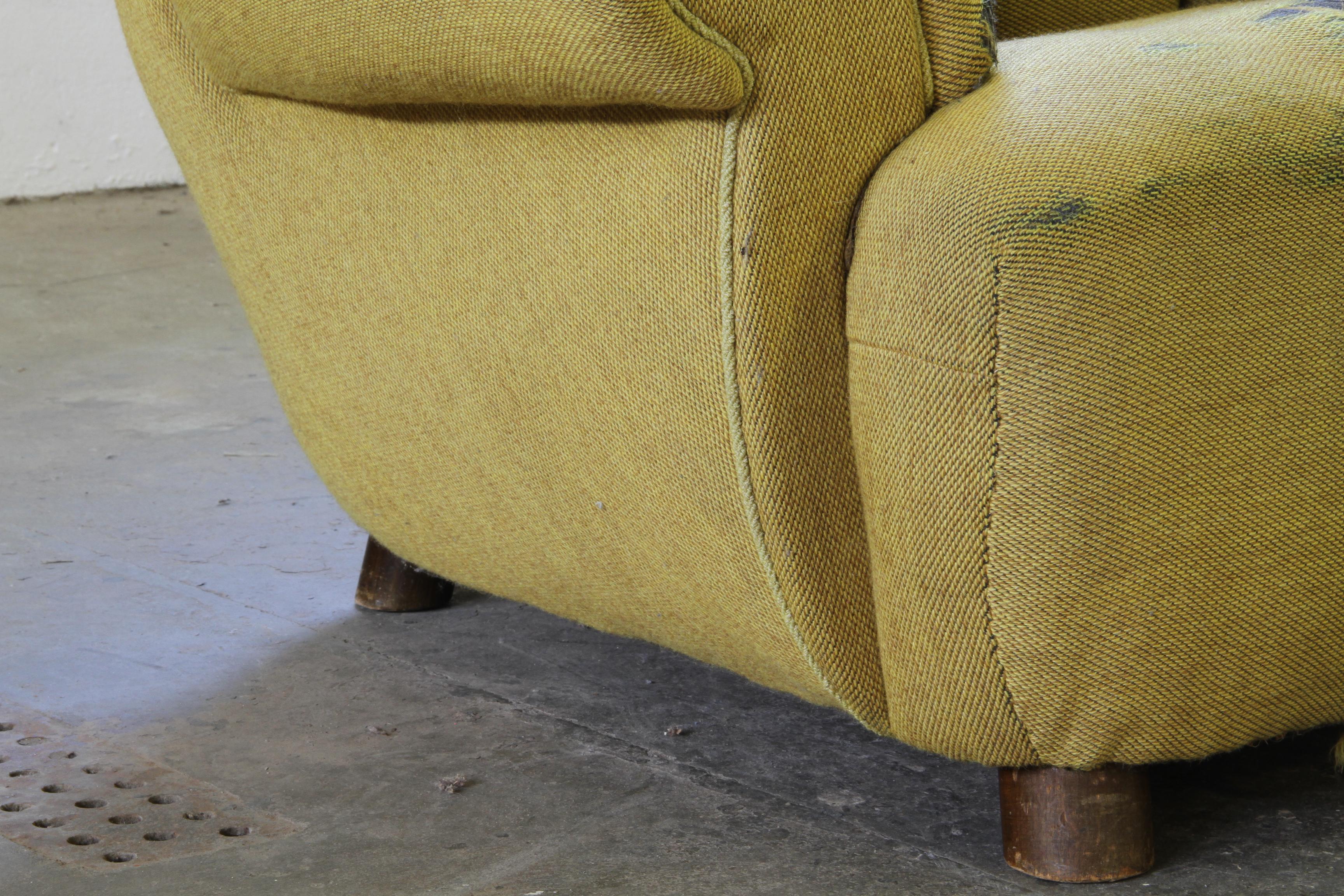 Vintage Iconic Large upholstered Lounge / Easy Chair From Denmark 1930’s mediados del siglo XX en venta