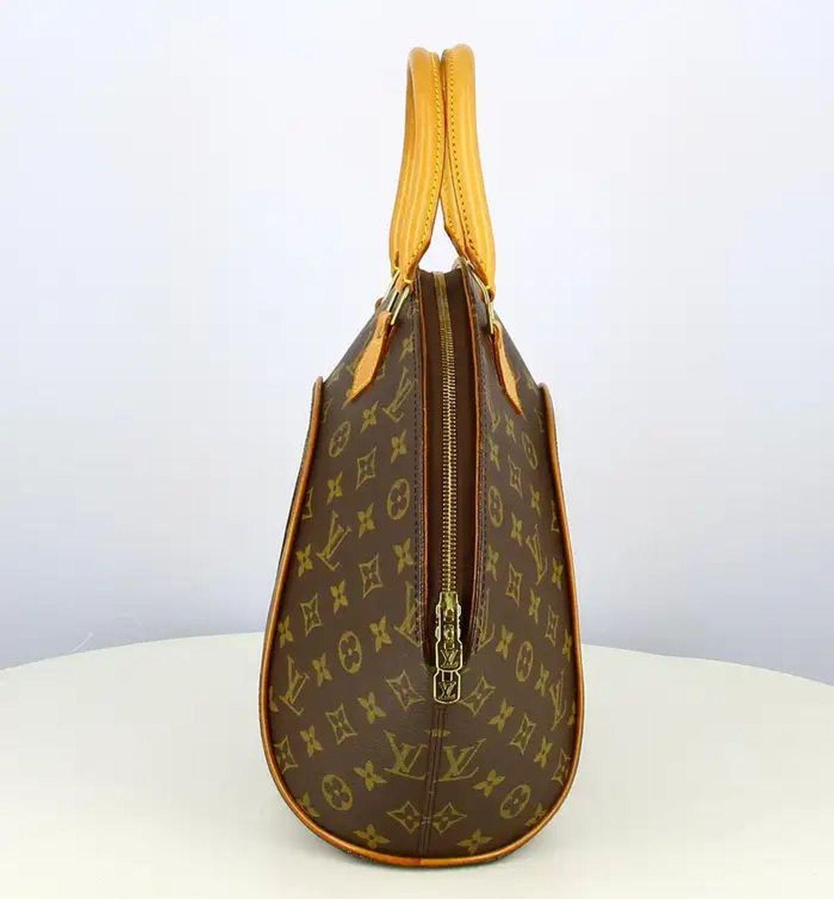 Women's Vintage Iconic Louis Vuitton Designer Monogram Ellipse Handbag For Sale