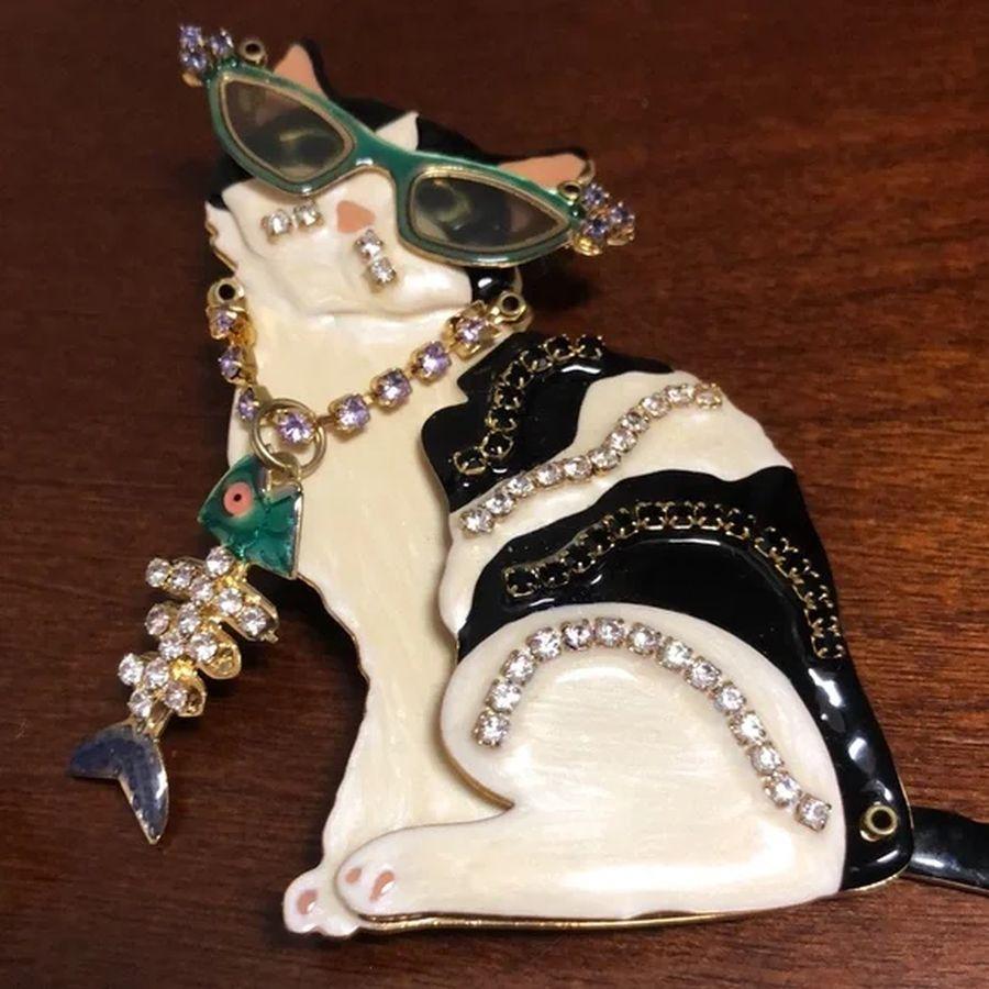 Modern Vintage Iconic Lunch at the Ritz Kitty Cat Statement Brooch Pin and Earrings For Sale
