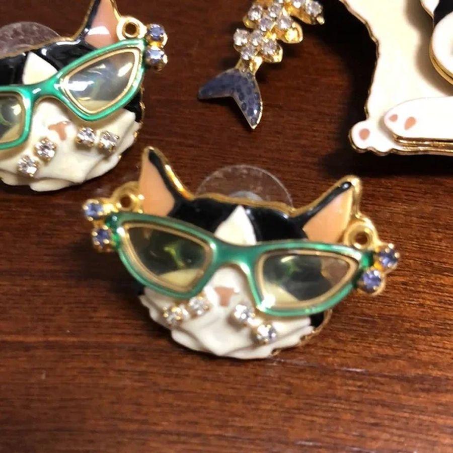 Vintage Iconic Lunch at the Ritz Kitty Cat Statement Brooch Pin and Earrings In Excellent Condition For Sale In Montreal, QC