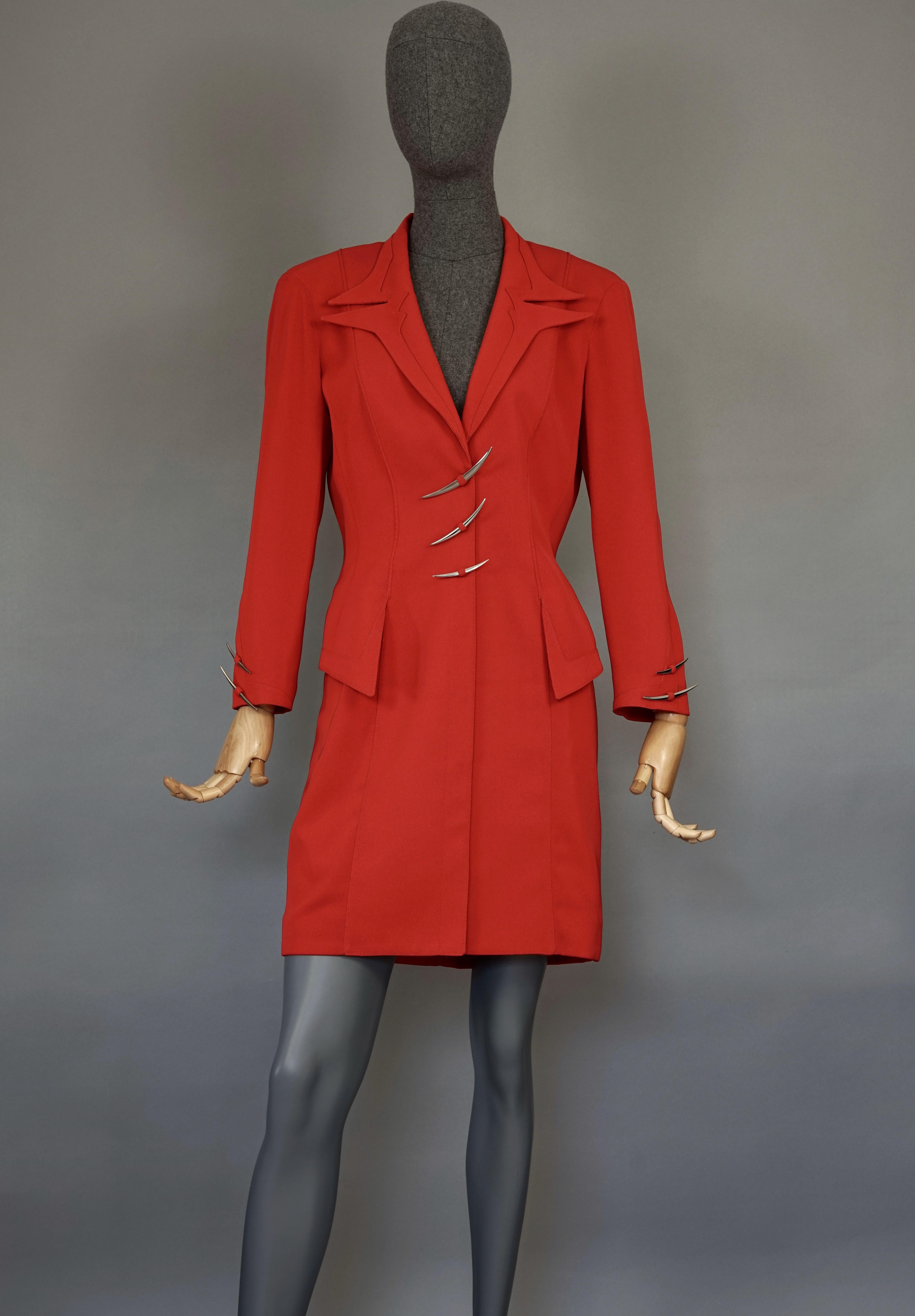 Rouge THIERRY MUGLER Costume vintage emblématique robe rouge futuriste à capuche en métal argenté en vente