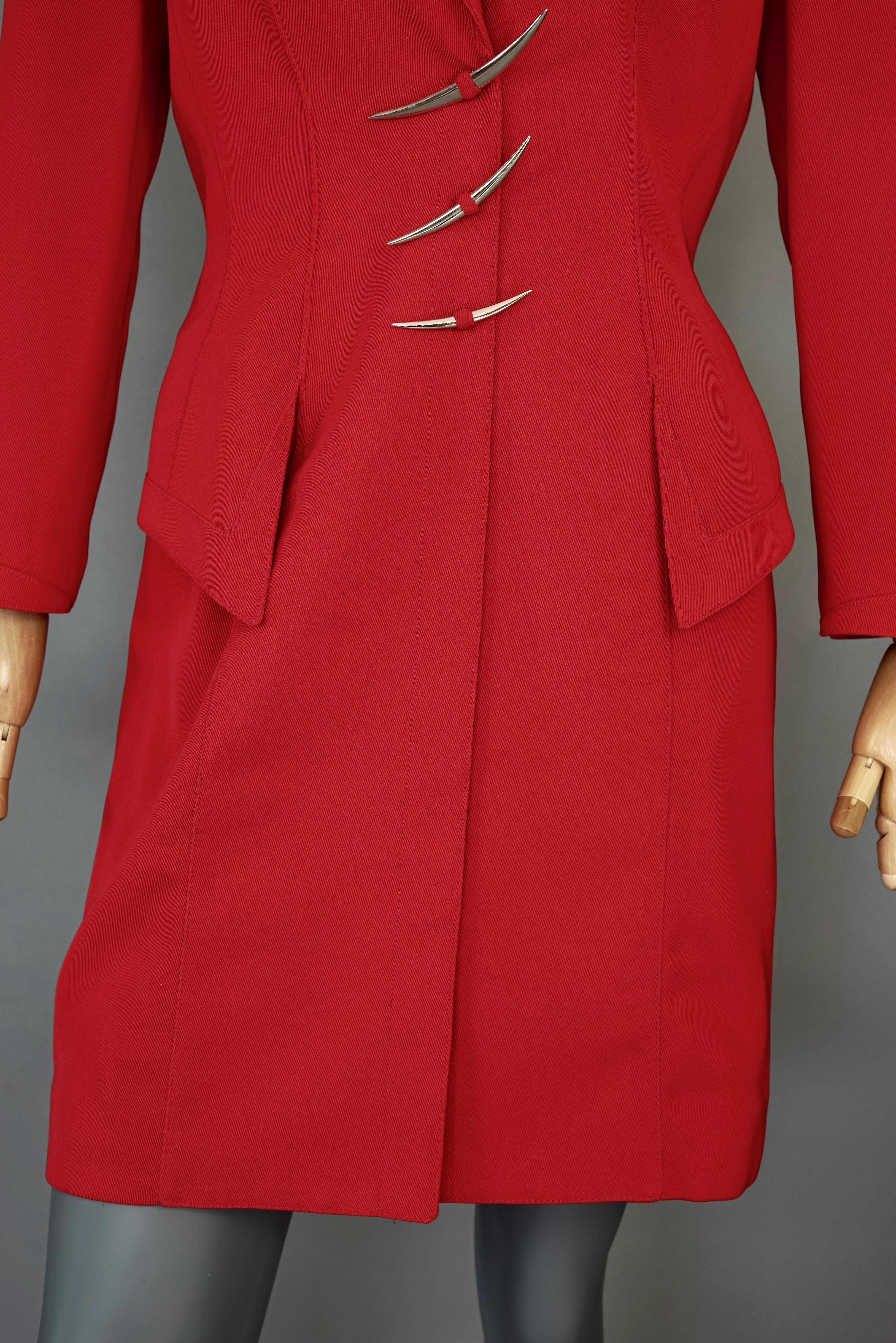 THIERRY MUGLER Costume vintage emblématique robe rouge futuriste à capuche en métal argenté en vente 2