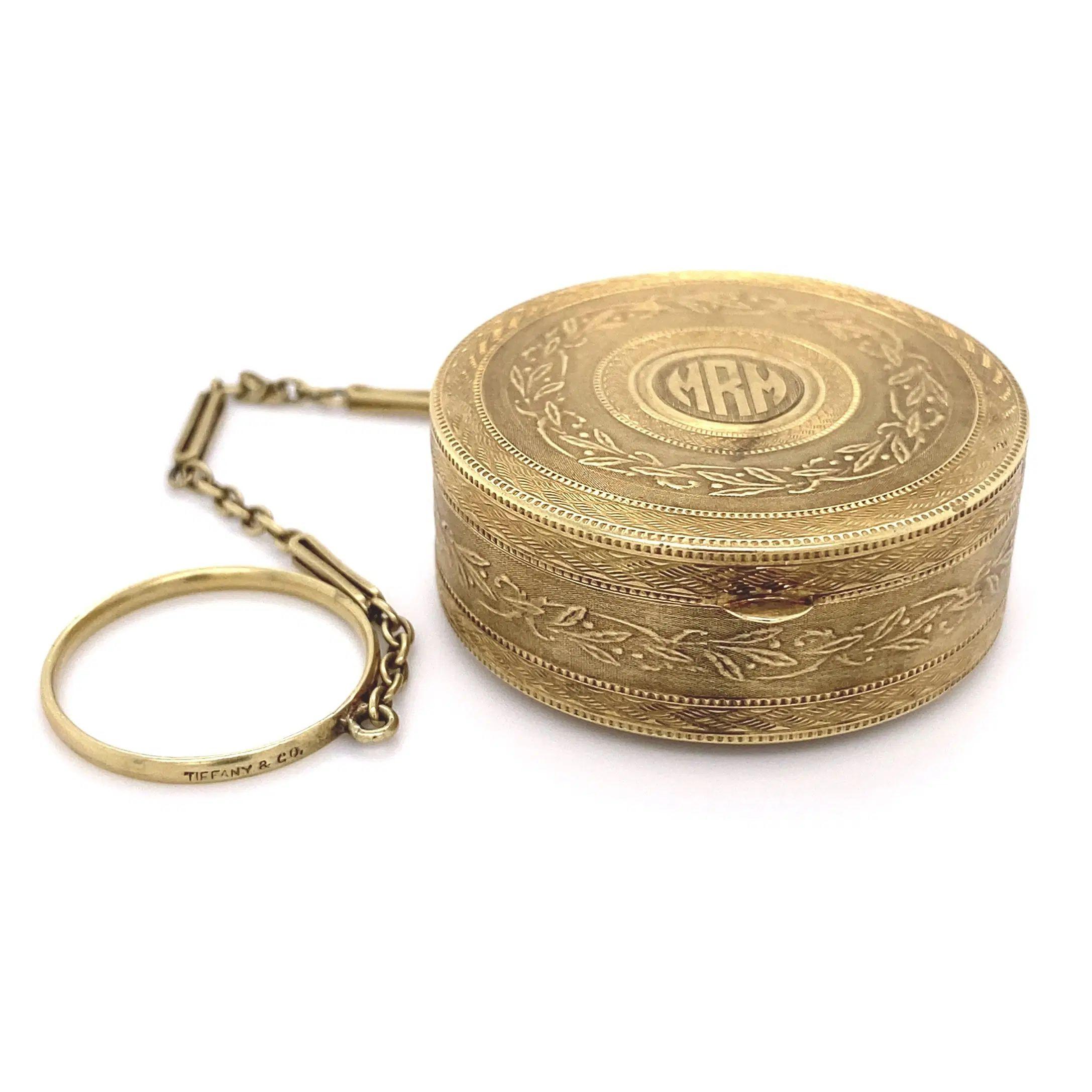 Vintage Iconic TIFFANY & CO Gold Round Box with Ring Holder In Excellent Condition For Sale In Montreal, QC