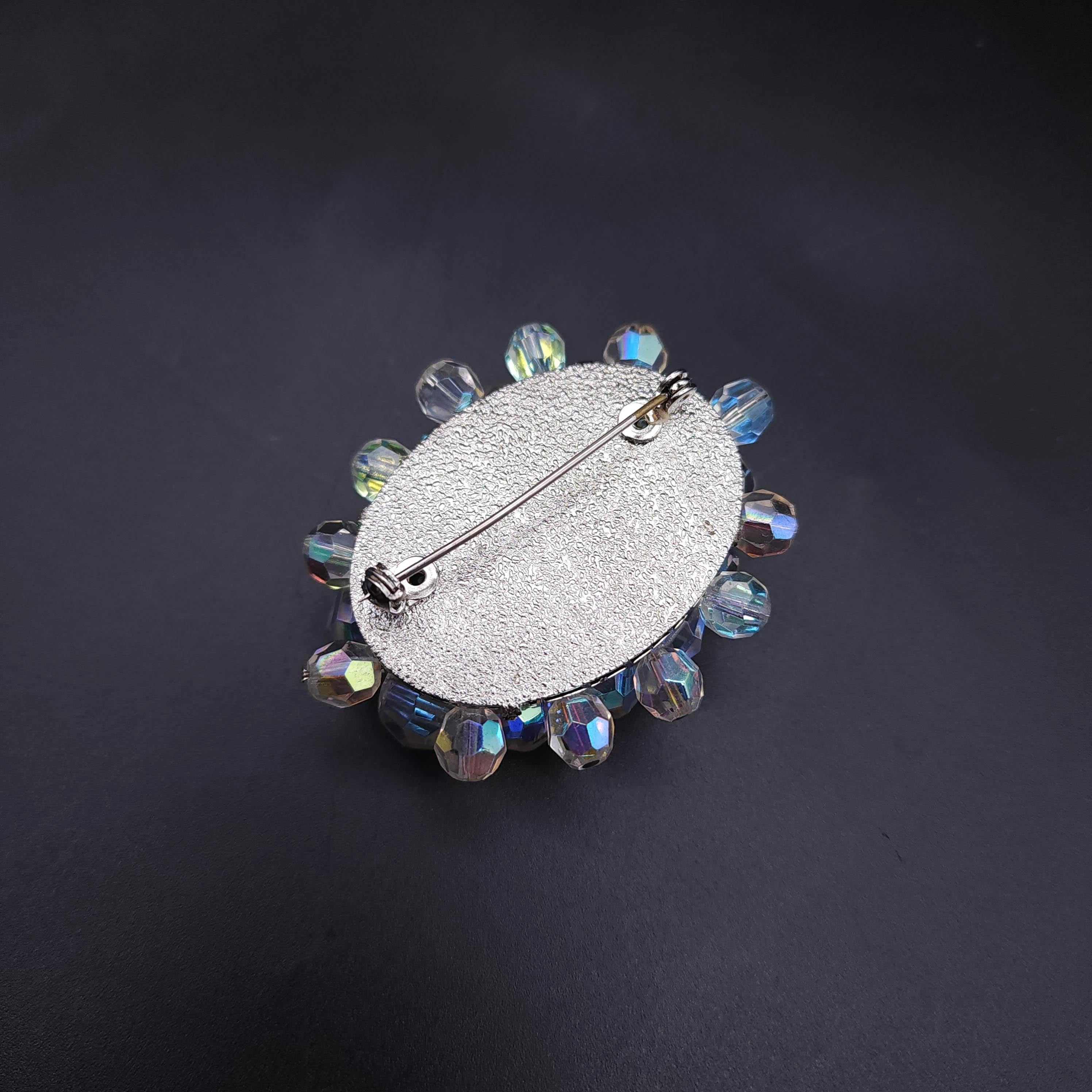 Retro Vintage Icy Clear Aurora Borealis Crystal Cluster Oval Brooch, Silver Tone For Sale