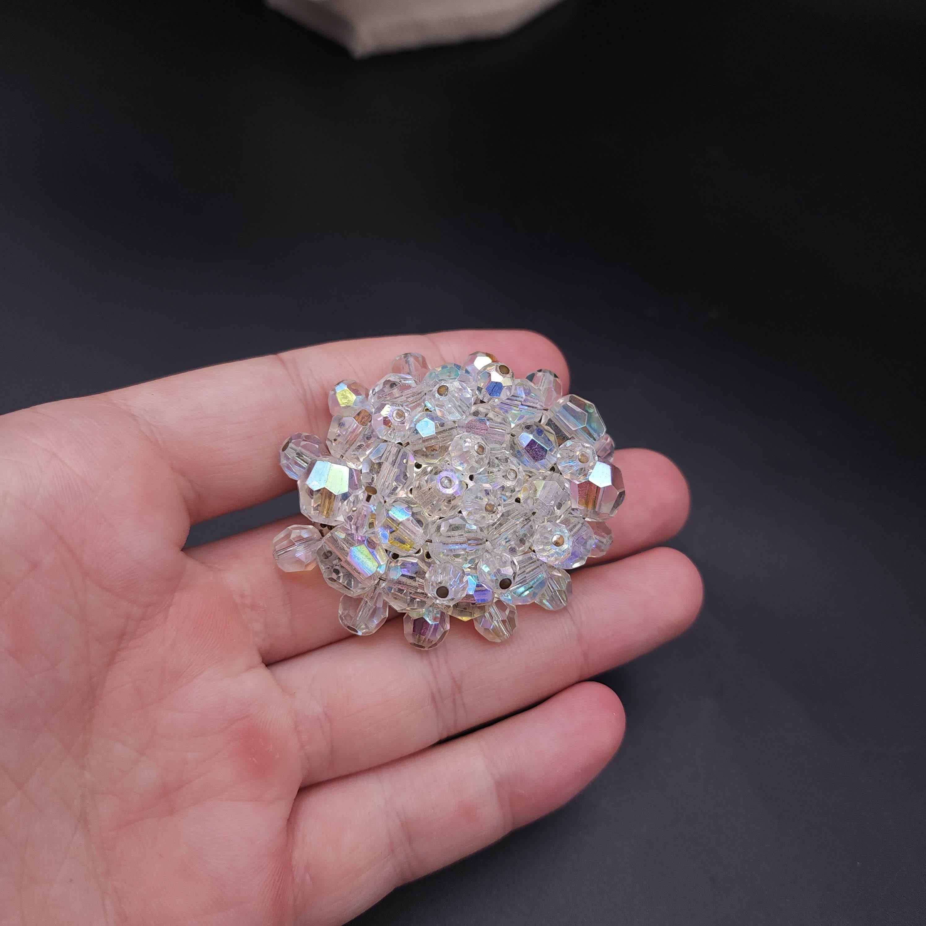 Round Cut Vintage Icy Clear Aurora Borealis Crystal Cluster Oval Brooch, Silver Tone For Sale