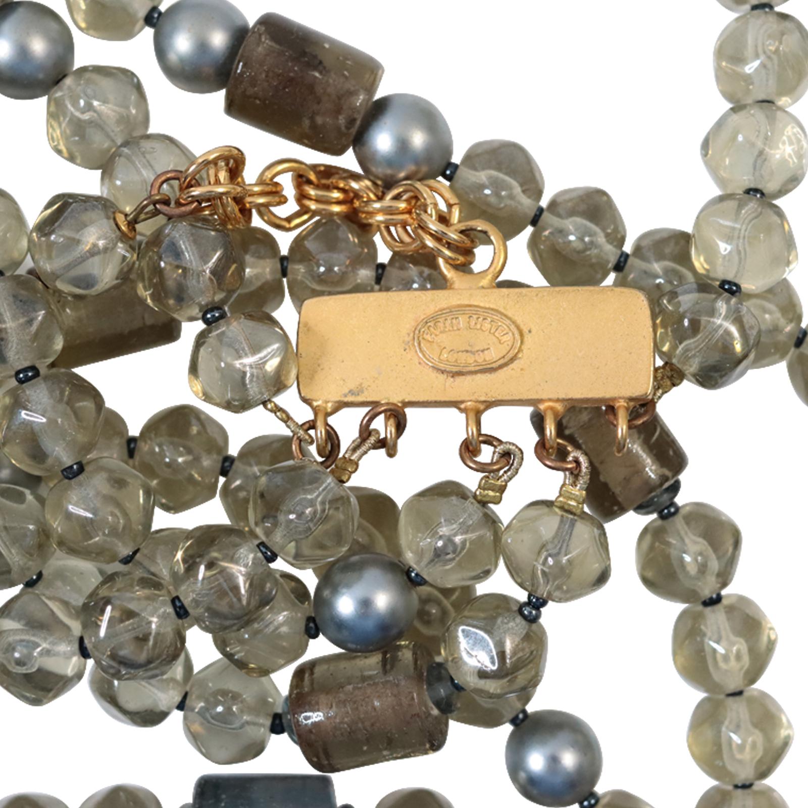 Collana girocollo con perline grigio ghiaccio vintage, circa anni '90 in vendita 5