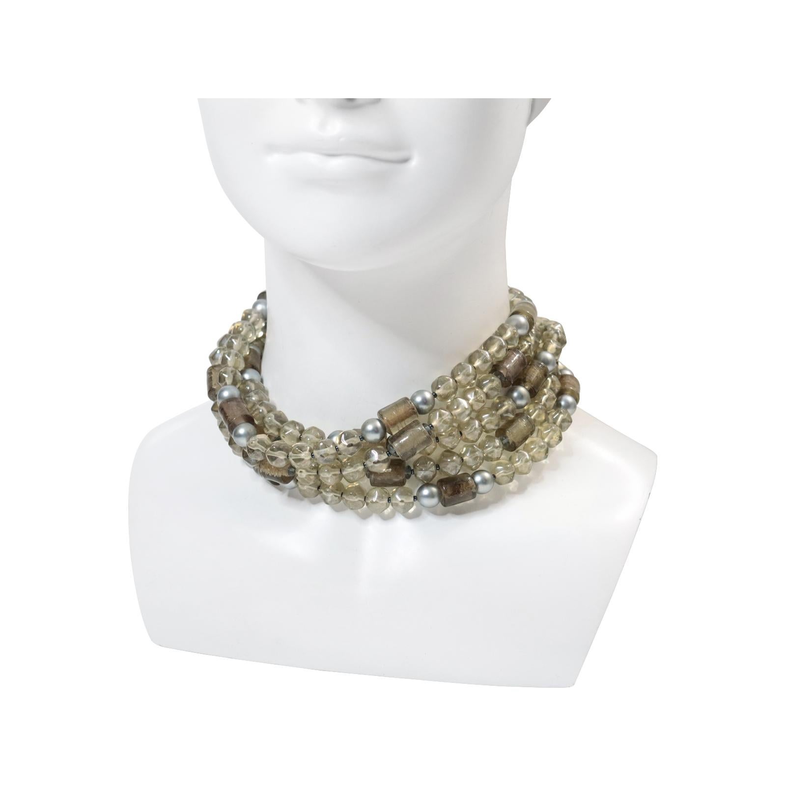 Collana girocollo con perline grigio ghiaccio vintage, circa anni '90 in vendita 1