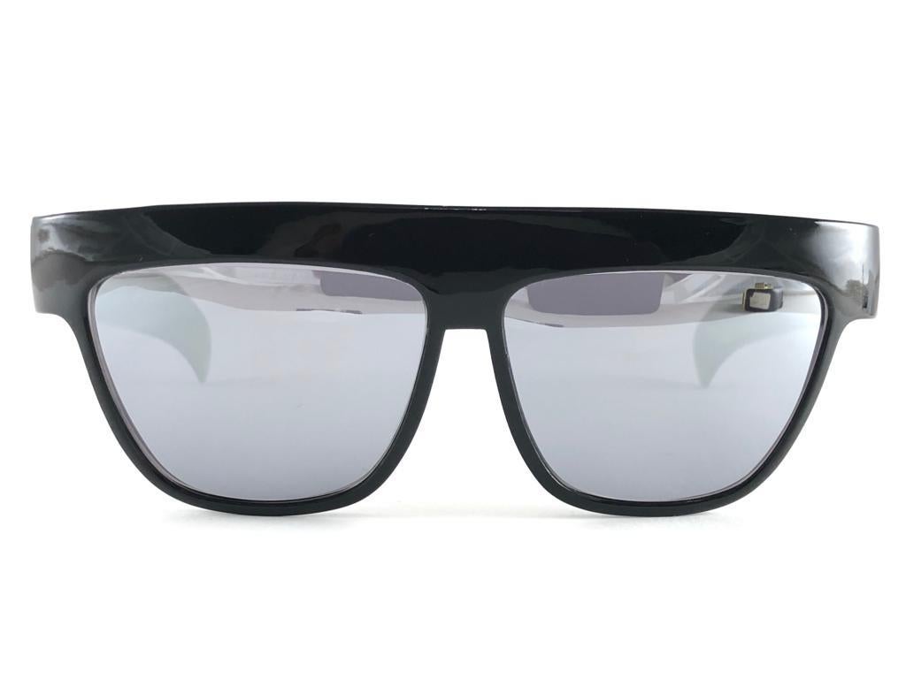 Vintage IDC 307 Oversized Sleek Black Sunglasses Made in France 1980's In New Condition For Sale In Baleares, Baleares
