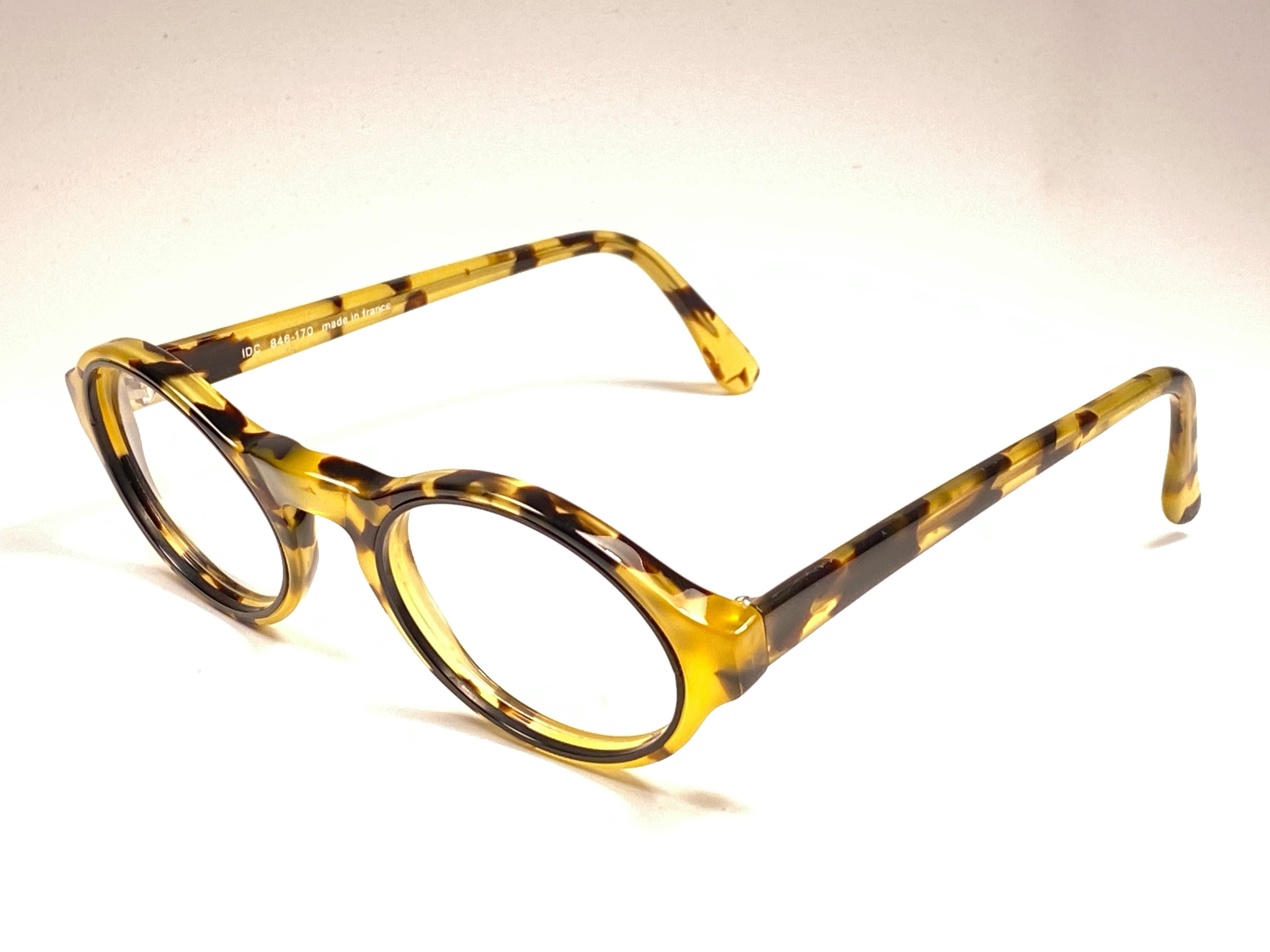 

IDC Pour Marithe Francois Girbaud runde, helle Schildpattbrille, bereit für Ihre Korrekturgläser. 

Dieses Paar könnte aufgrund der Lagerung leichte Gebrauchsspuren aufweisen. 
Hergestellt in Frankreich.

Vorderseite : 14 cm

Linse Höhe : 4