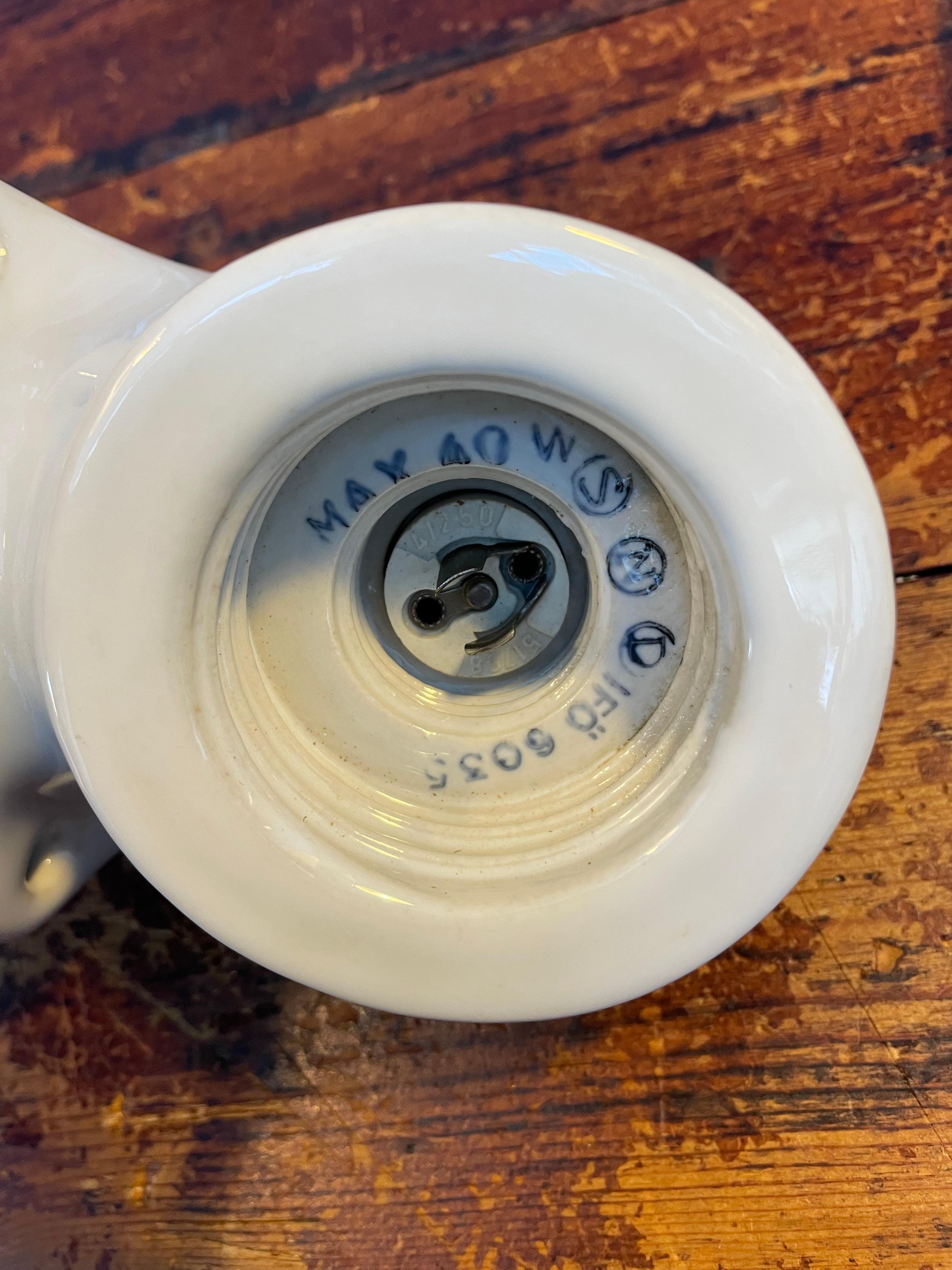 Vintage Ifö of Sweden Keramik-Badezimmerlampen mit Opalglasschirmen aus den 1960er Jahren im Zustand „Gut“ im Angebot in Søborg, DK