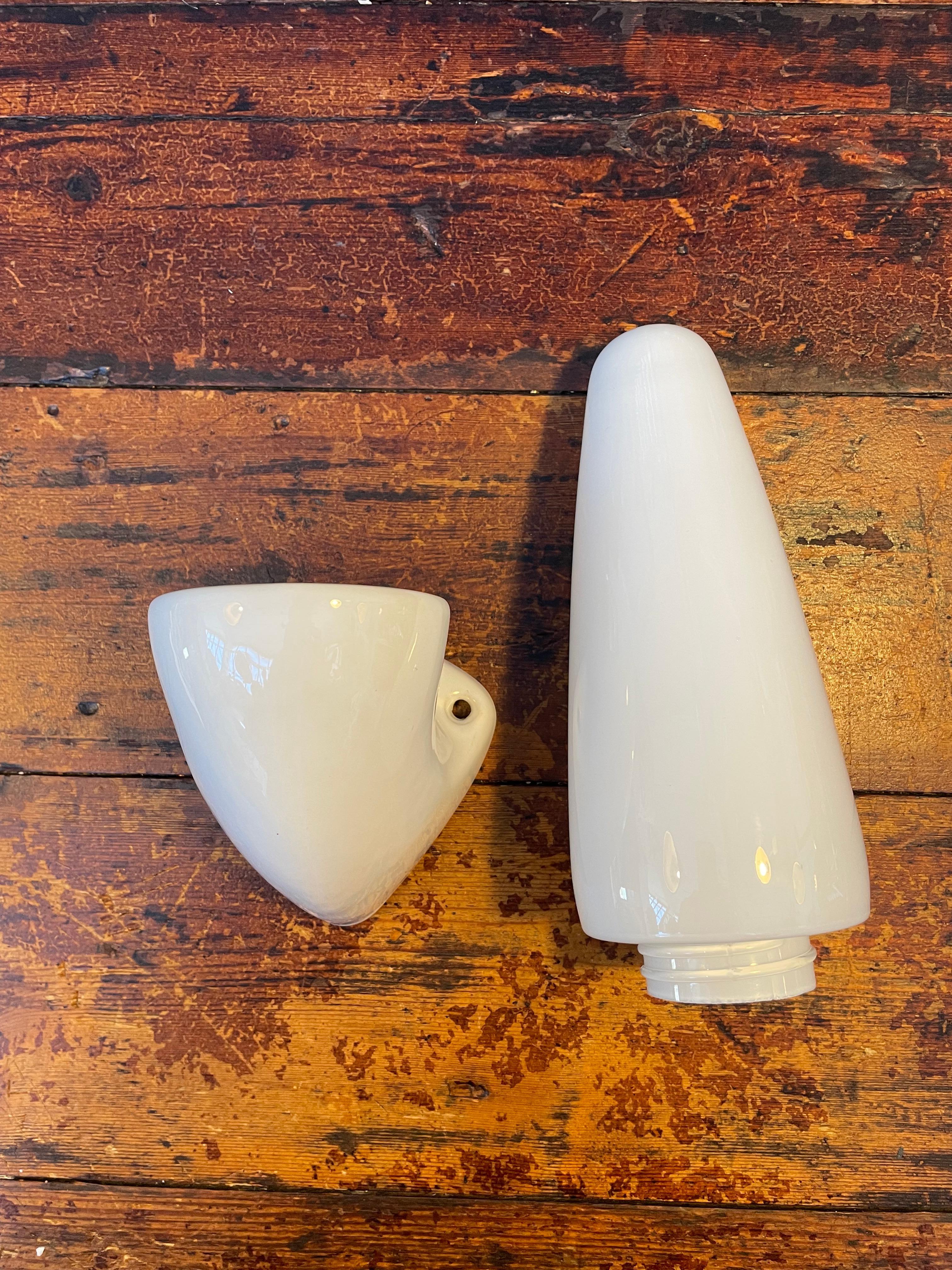 Vintage Ifö of Sweden Keramik-Badezimmerlampen mit Opalglasschirmen aus den 1960er Jahren (Mitte des 20. Jahrhunderts) im Angebot