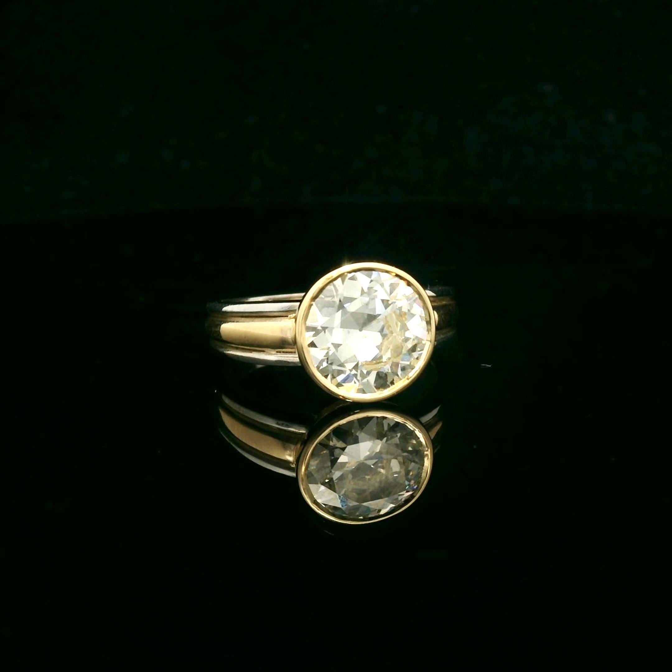 Old European Cut Vintage IGI Certified 3.32 Carats solitaire diamond ring For Sale