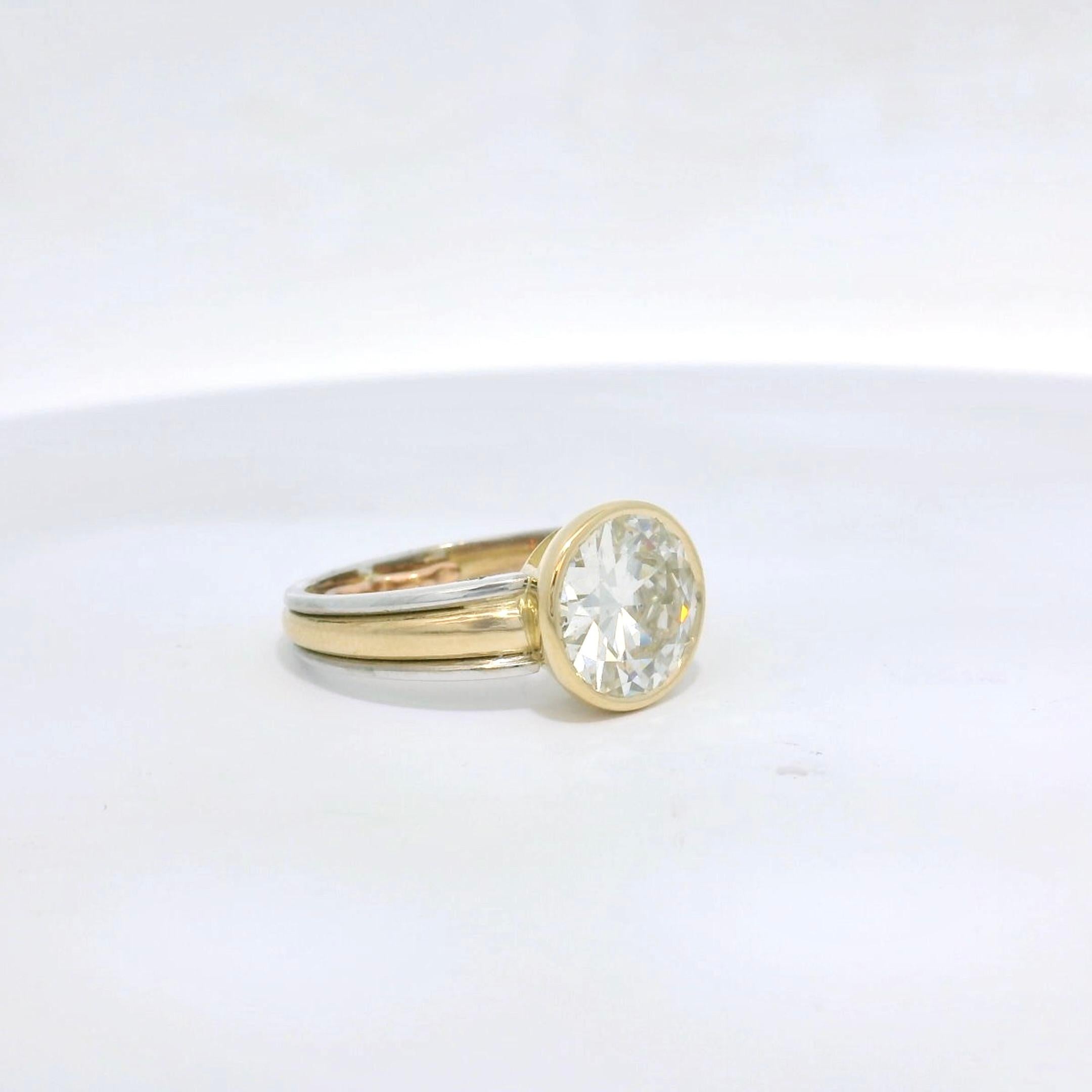 Vintage IGI Certified 3.32 Carats solitaire diamond ring For Sale 2