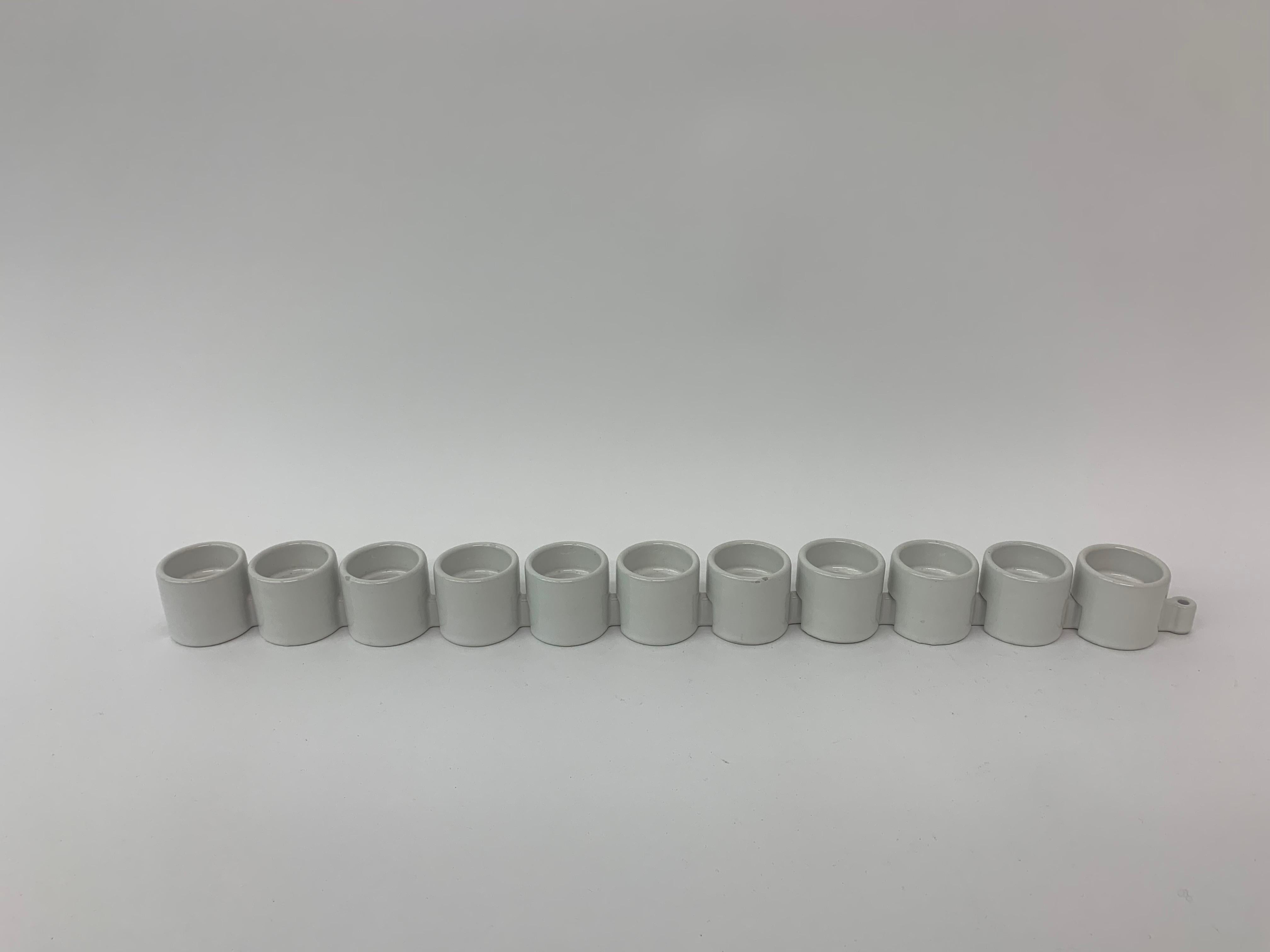 Abmessungen: 7 cm B , 4 cm H , 5cm T
Bedingung: Gut
Herkunft: Schweden
Hersteller: Ikea
MATERIAL: Keramisch.