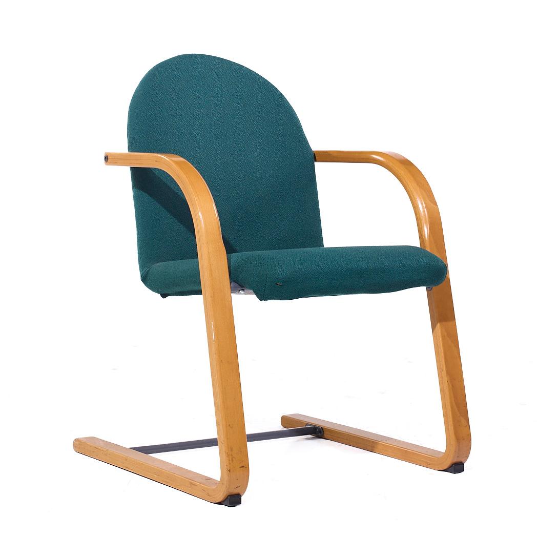 Suédois Vintage Ikea Green Upholstered Bentwood Chairs (Chaises en bentwood tapissées) en vente