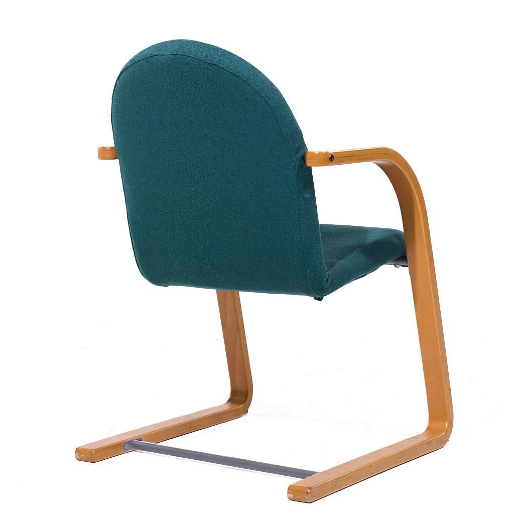 Tissu d'ameublement Vintage Ikea Green Upholstered Bentwood Chairs (Chaises en bentwood tapissées) en vente